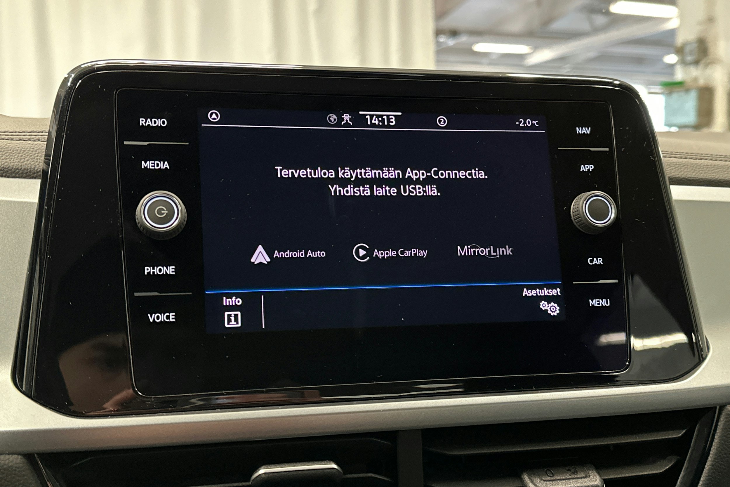 valkoinen Volkswagen T-Roc 2022 kuva 21.