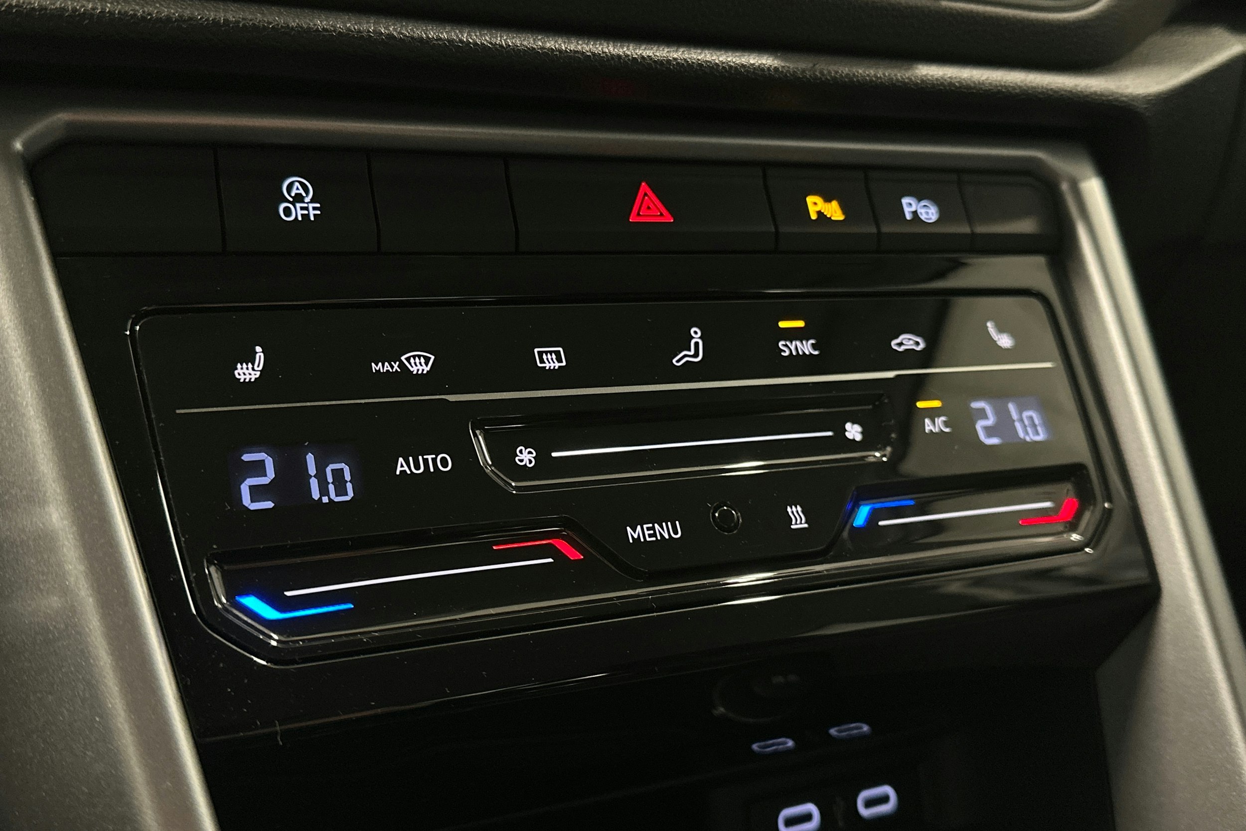 valkoinen Volkswagen T-Roc 2022 kuva 24.