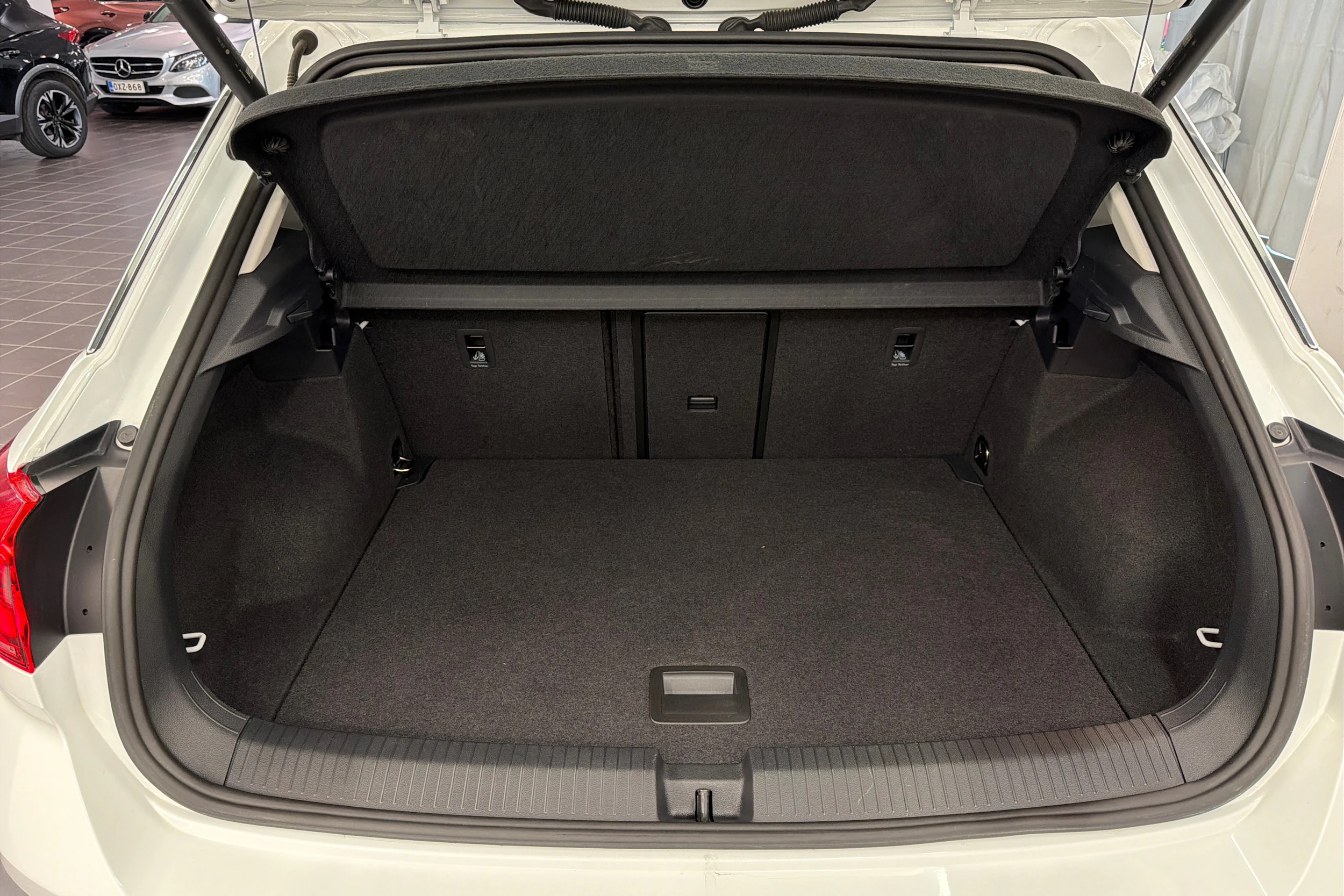 valkoinen Volkswagen T-Roc 2022 kuva 11.