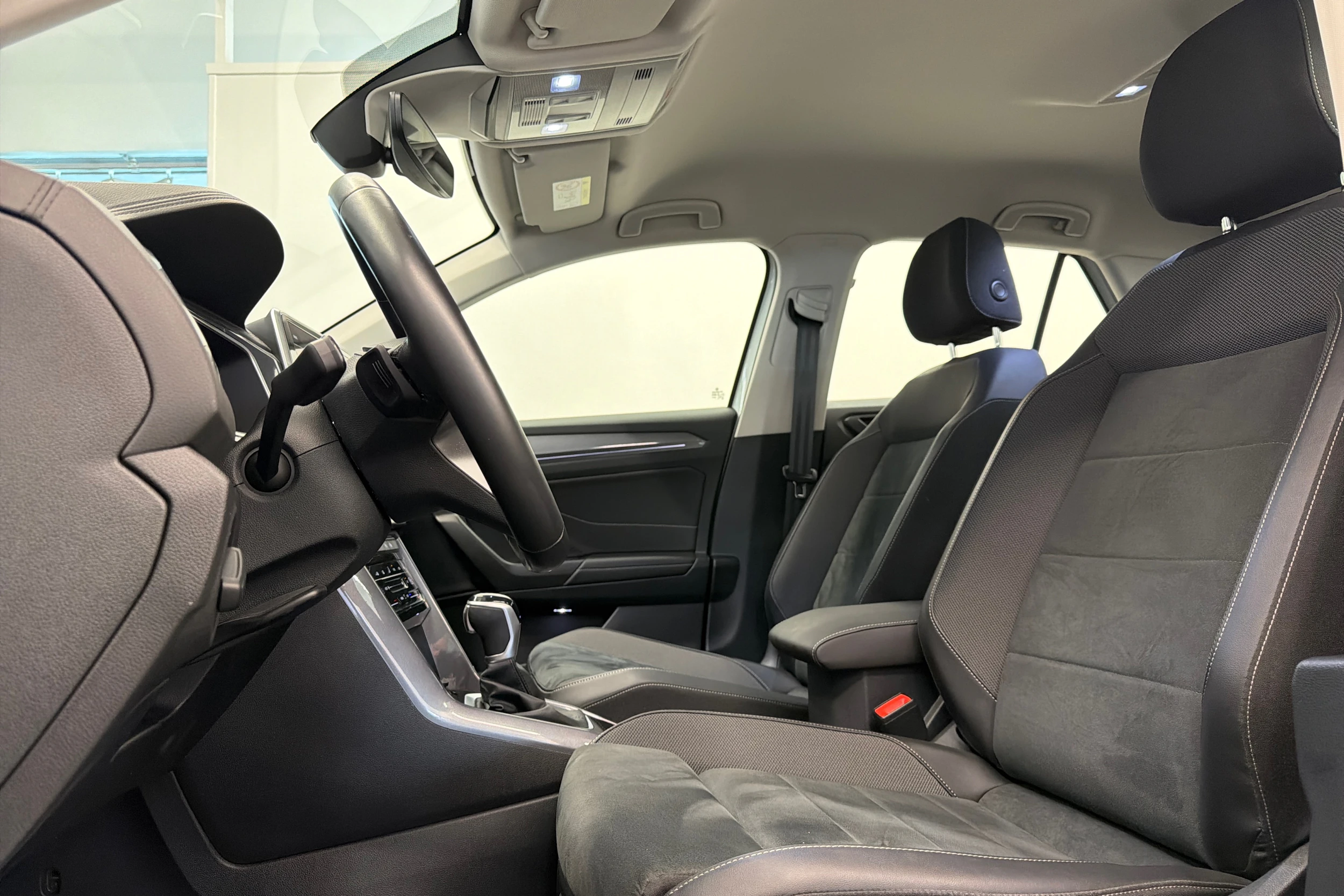 valkoinen Volkswagen T-Roc 2022 kuva 12.