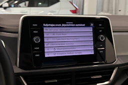 valkoinen Volkswagen T-Roc 2022 kuva 24.