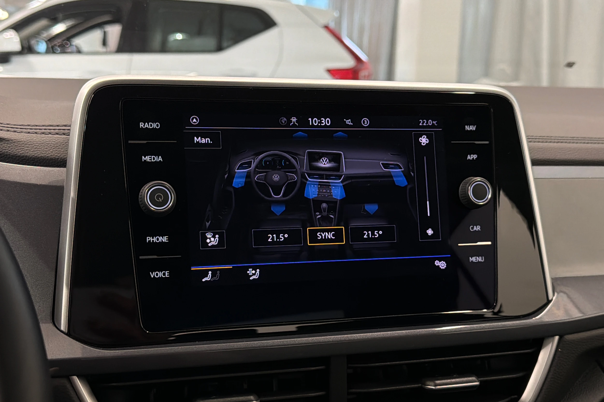 valkoinen Volkswagen T-Roc 2022 kuva 25.