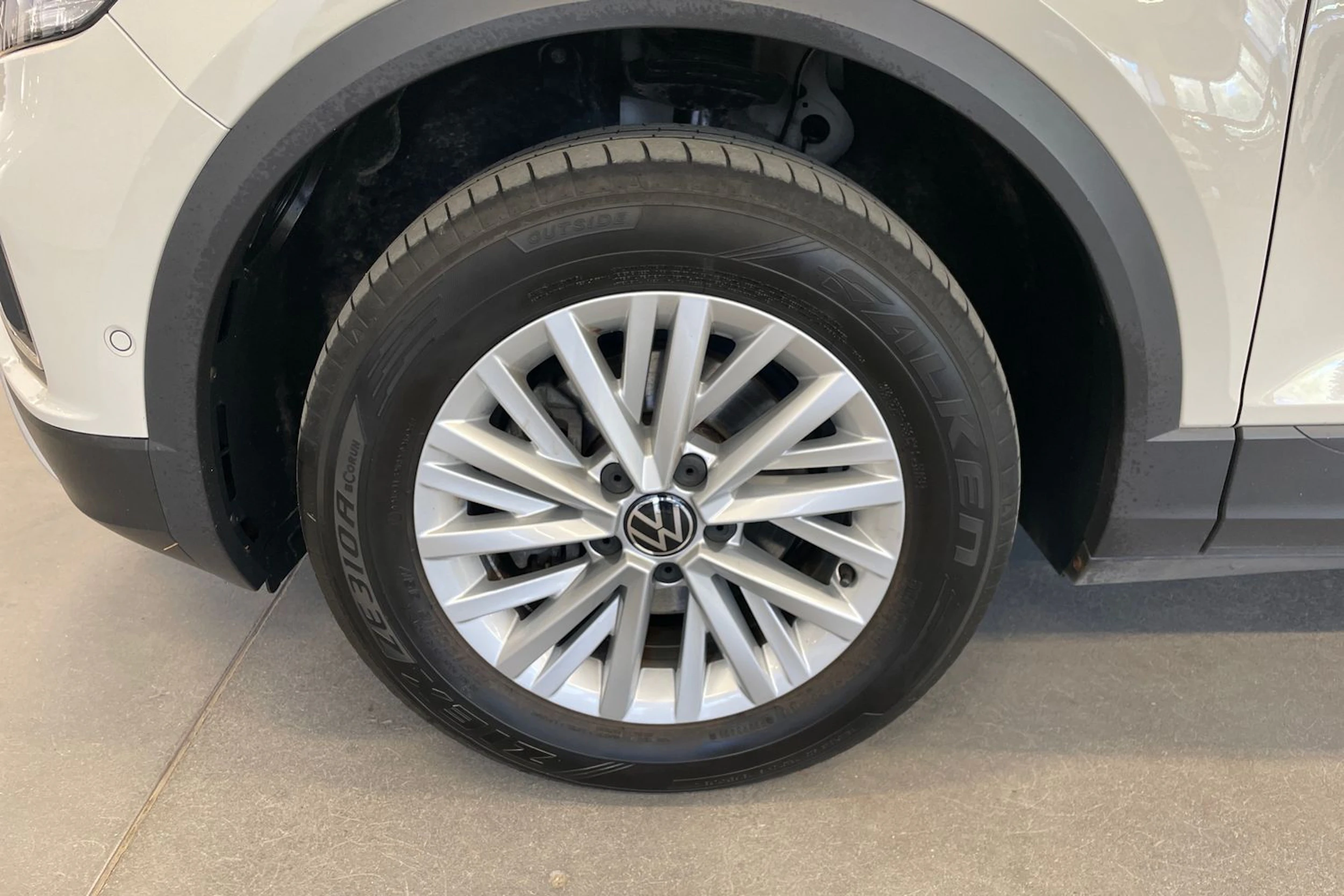 harmaa Volkswagen T-Roc 2022 kuva 13.