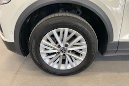 harmaa Volkswagen T-Roc 2022 kuva 13.