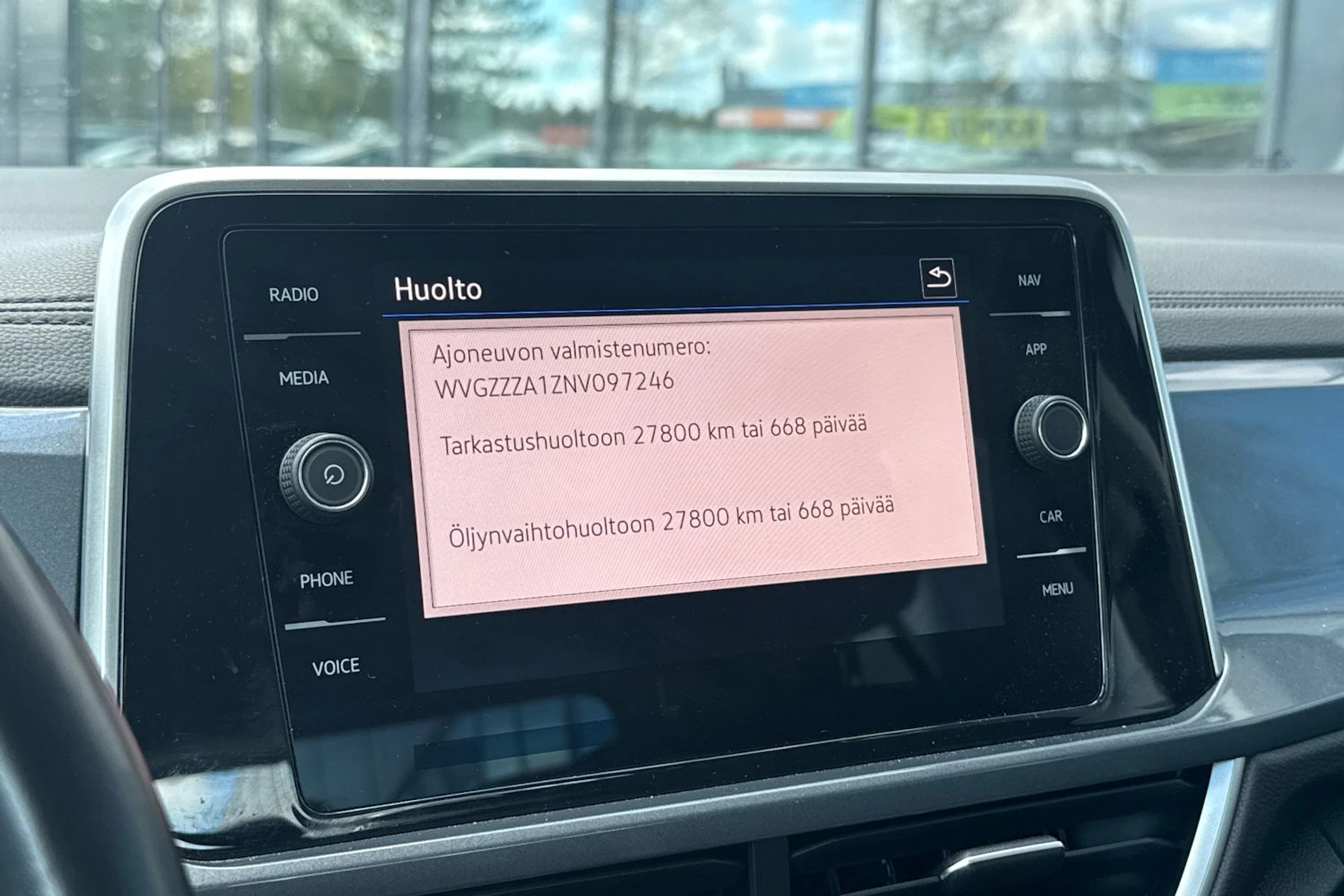 sininen Volkswagen T-Roc 2022 kuva 6.