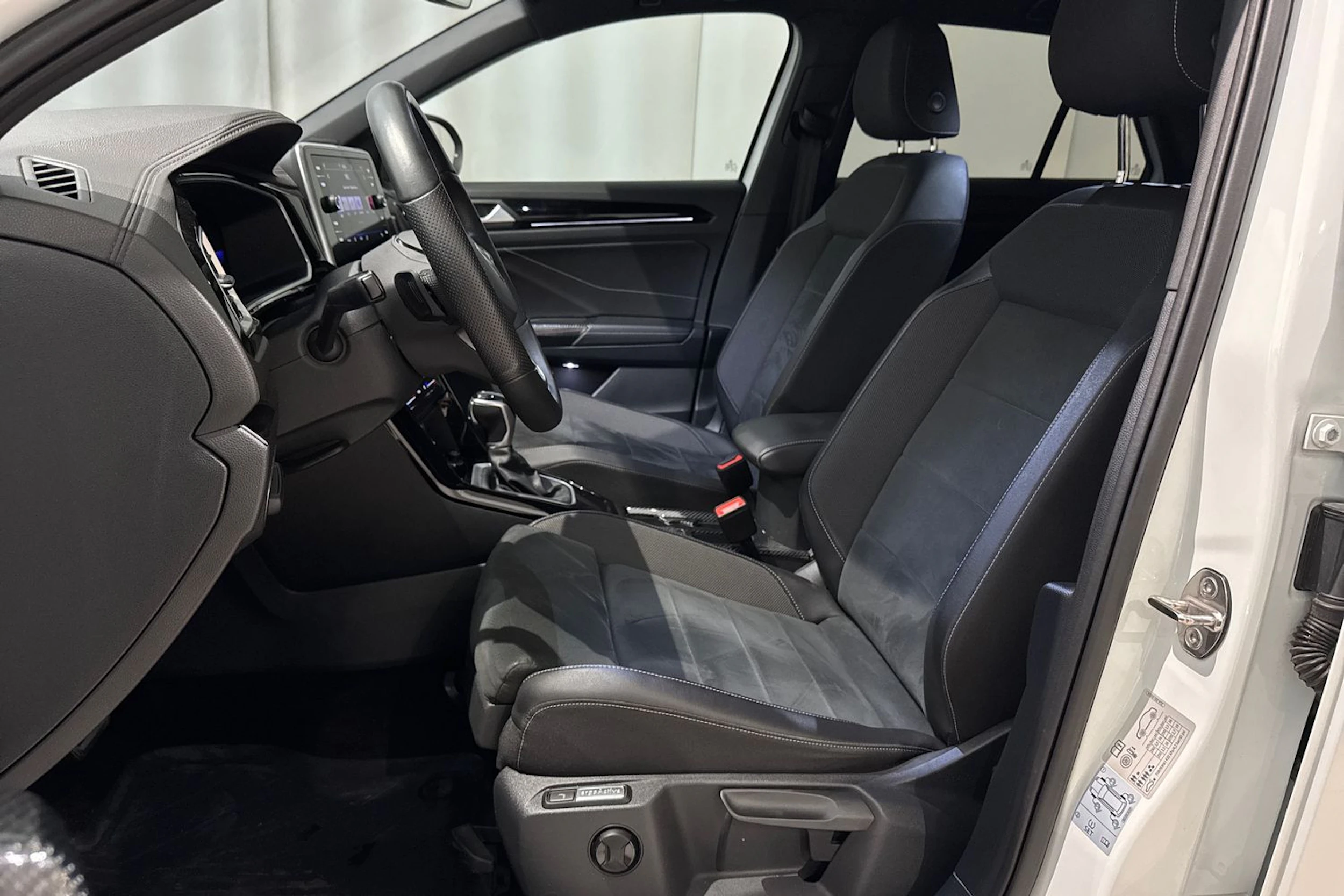 valkoinen Volkswagen T-Roc 2022 kuva 17.