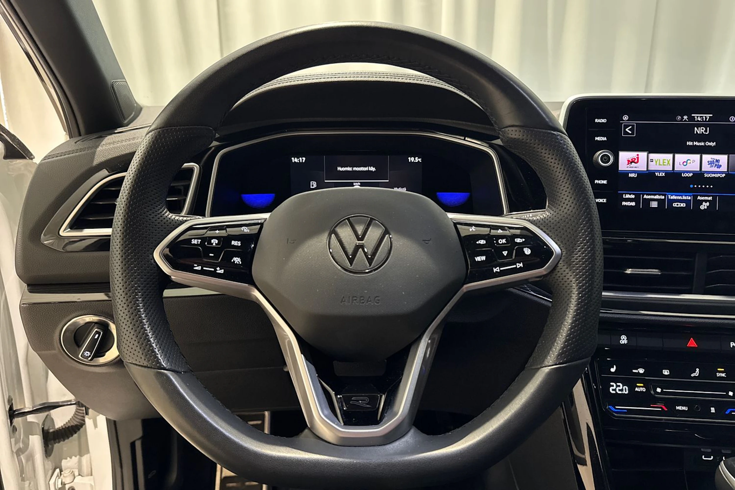 valkoinen Volkswagen T-Roc 2022 kuva 19.