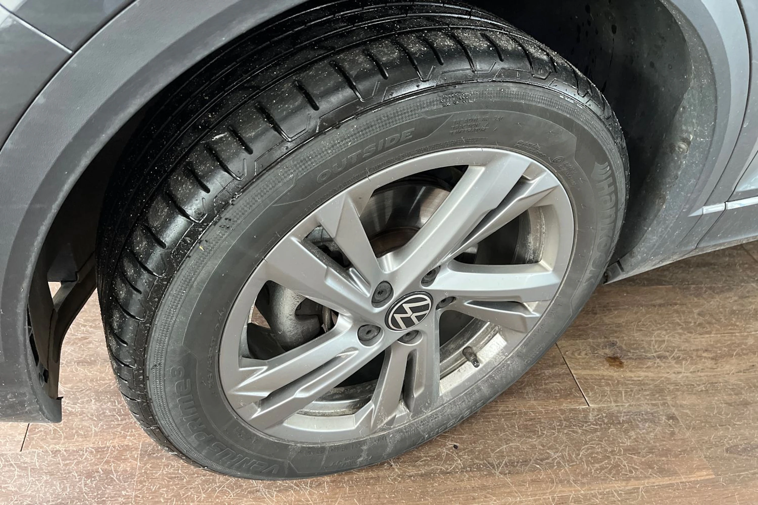 Harmaa Volkswagen T-Roc 2022 kuva 4.