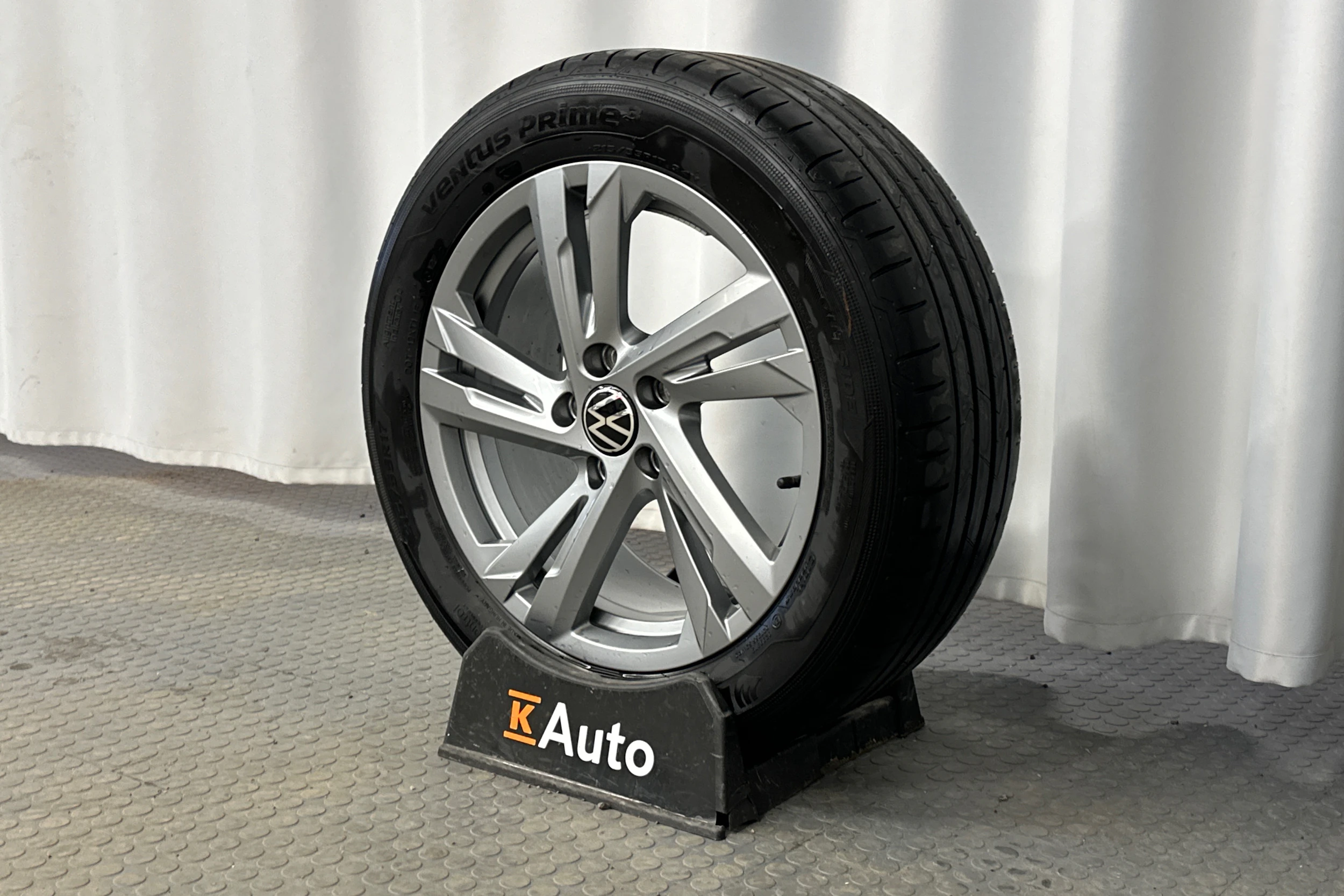 valkoinen Volkswagen T-Roc 2022 kuva 13.