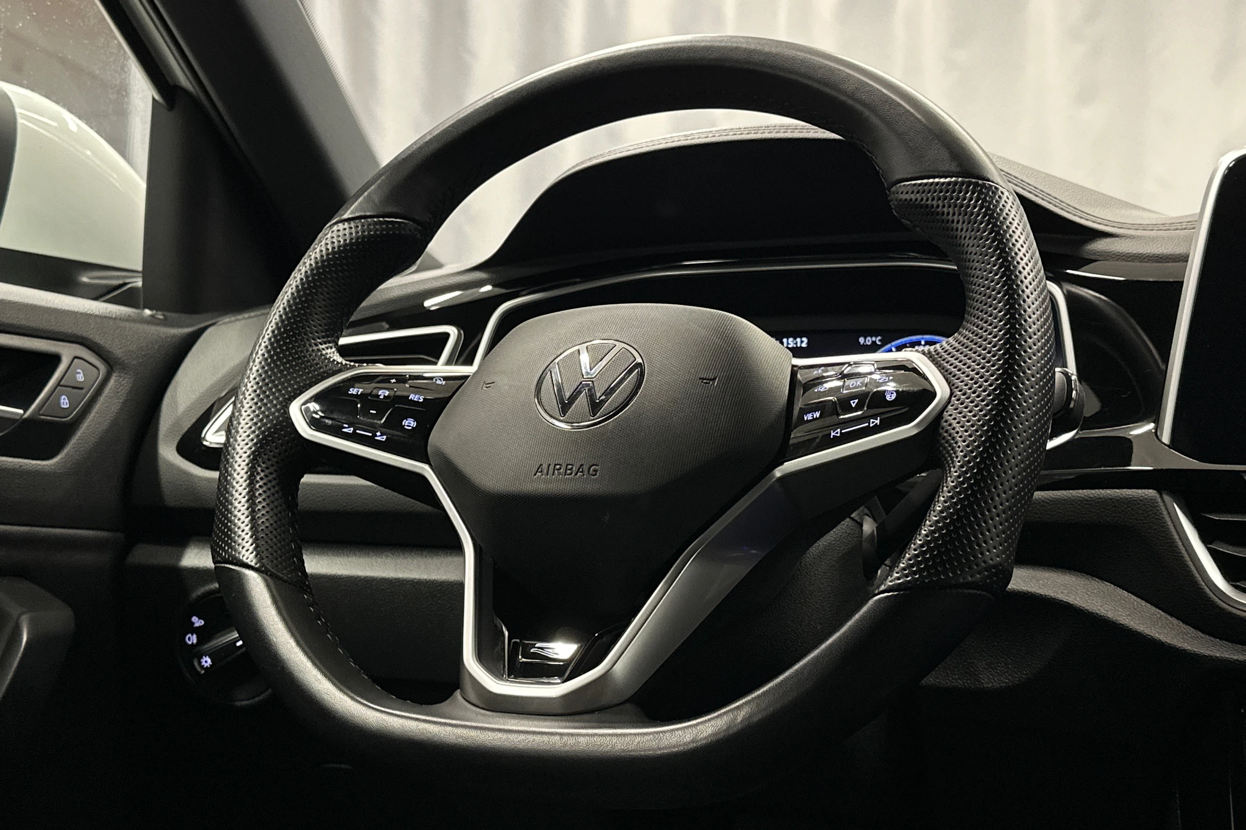 valkoinen Volkswagen T-Roc 2022 kuva 17.