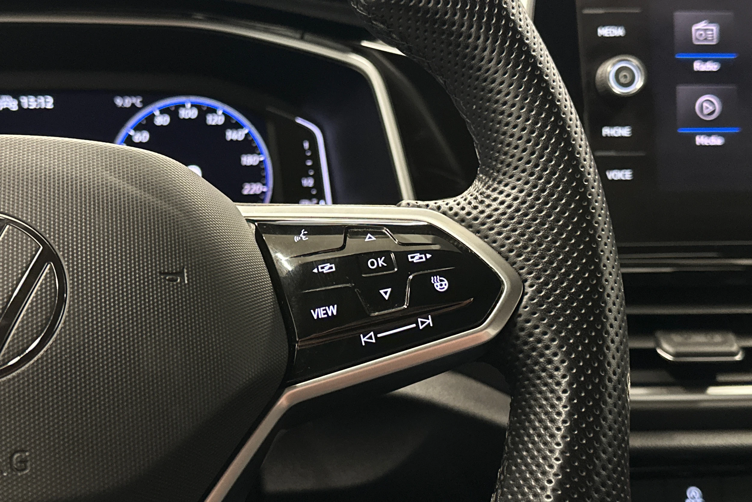 valkoinen Volkswagen T-Roc 2022 kuva 19.