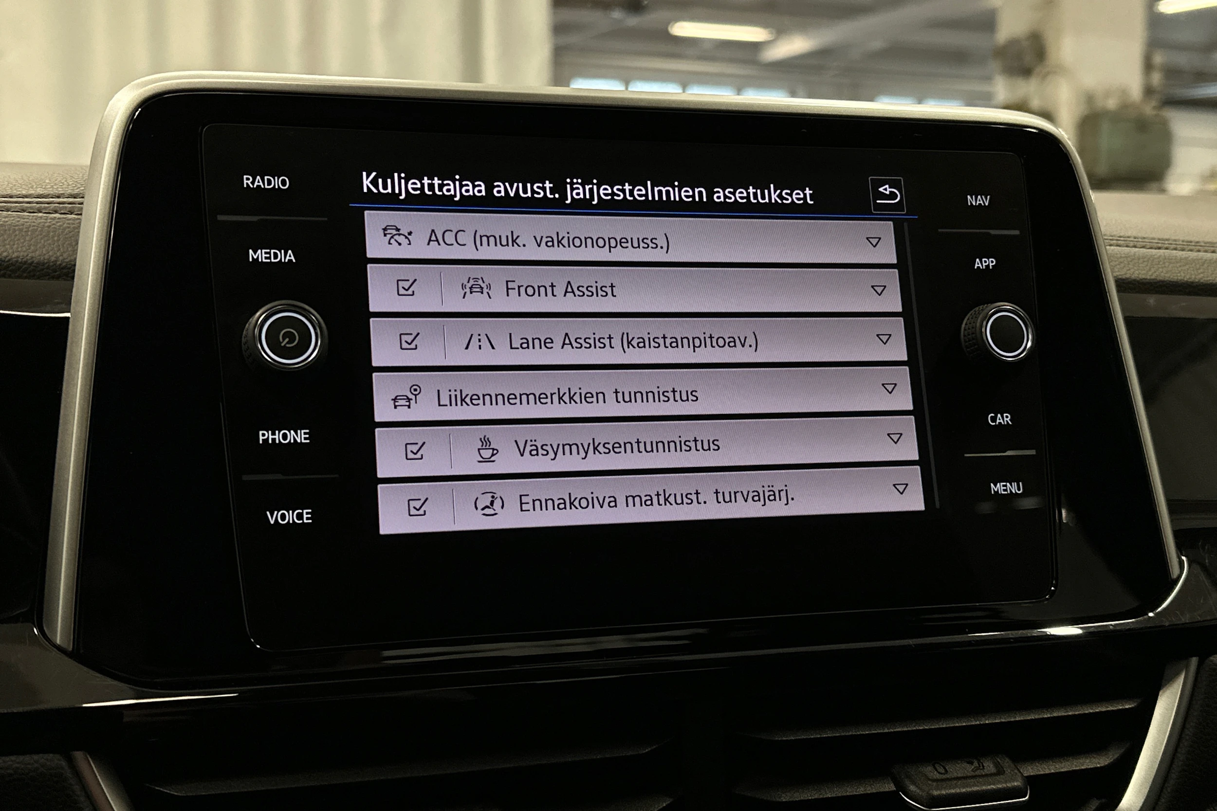 valkoinen Volkswagen T-Roc 2022 kuva 22.