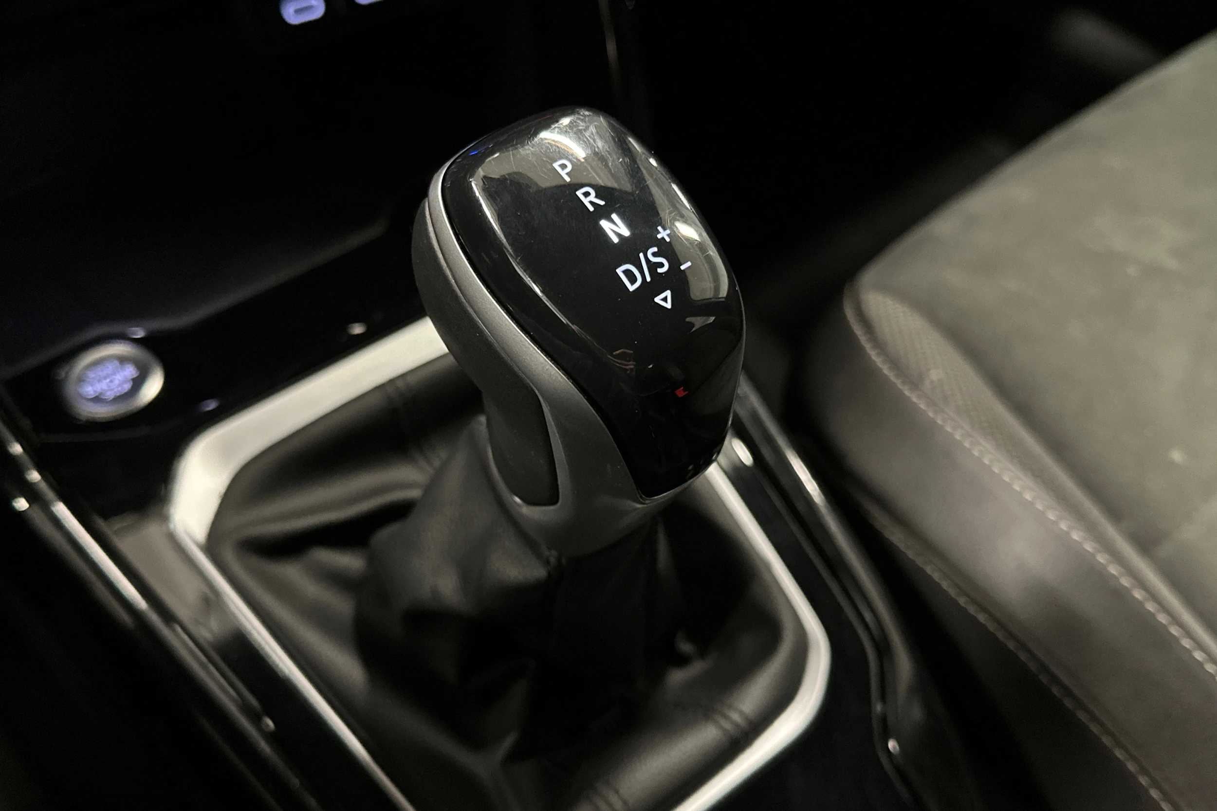 valkoinen Volkswagen T-Roc 2022 kuva 27.