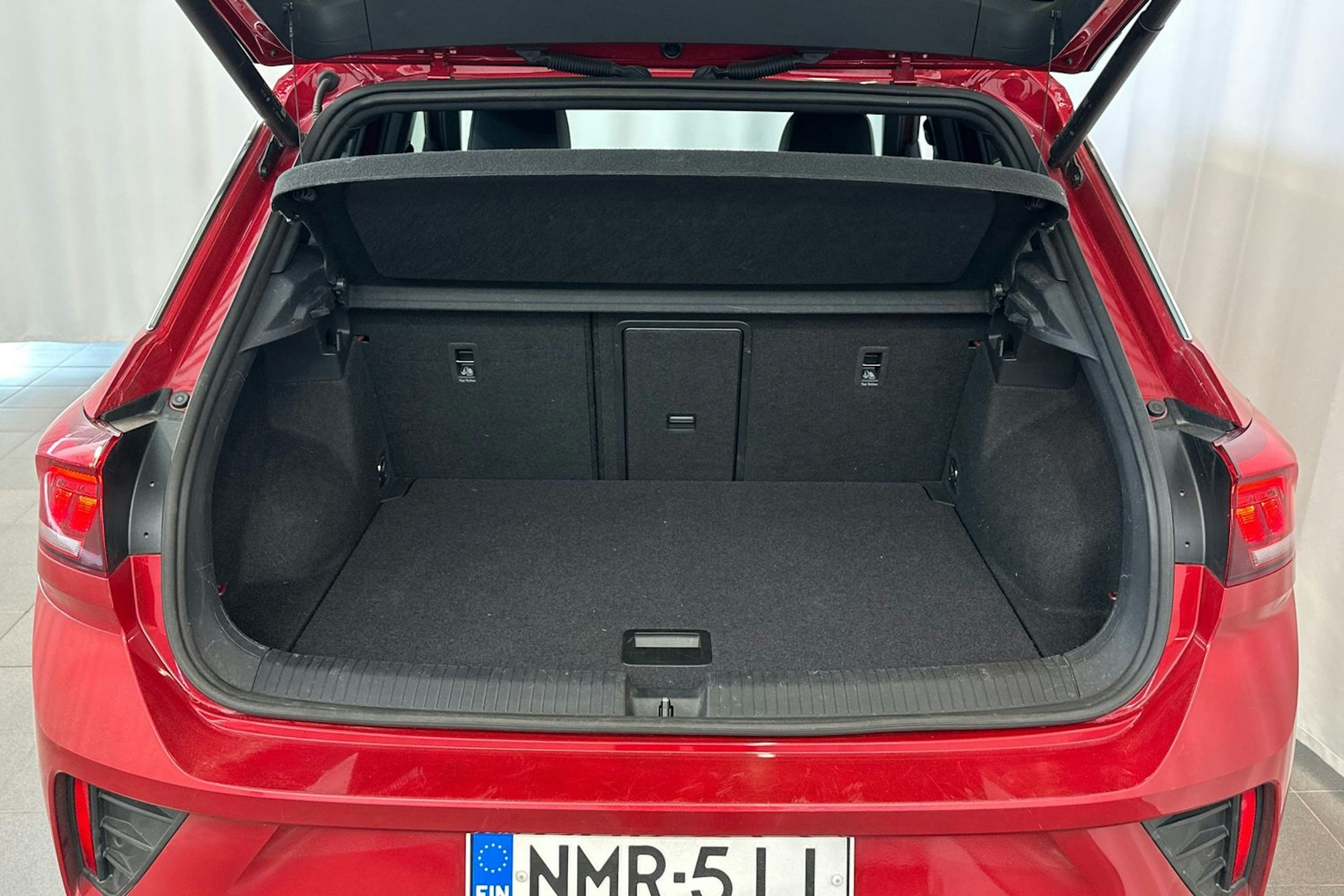 punainen Volkswagen T-Roc 2022 kuva 11.