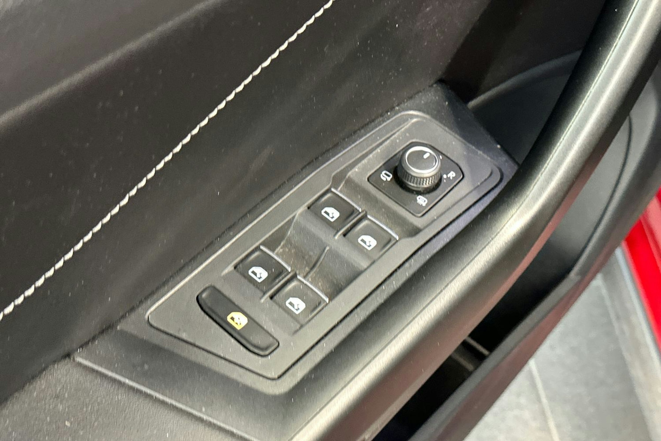 punainen Volkswagen T-Roc 2022 kuva 13.
