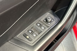 punainen Volkswagen T-Roc 2022 kuva 13.