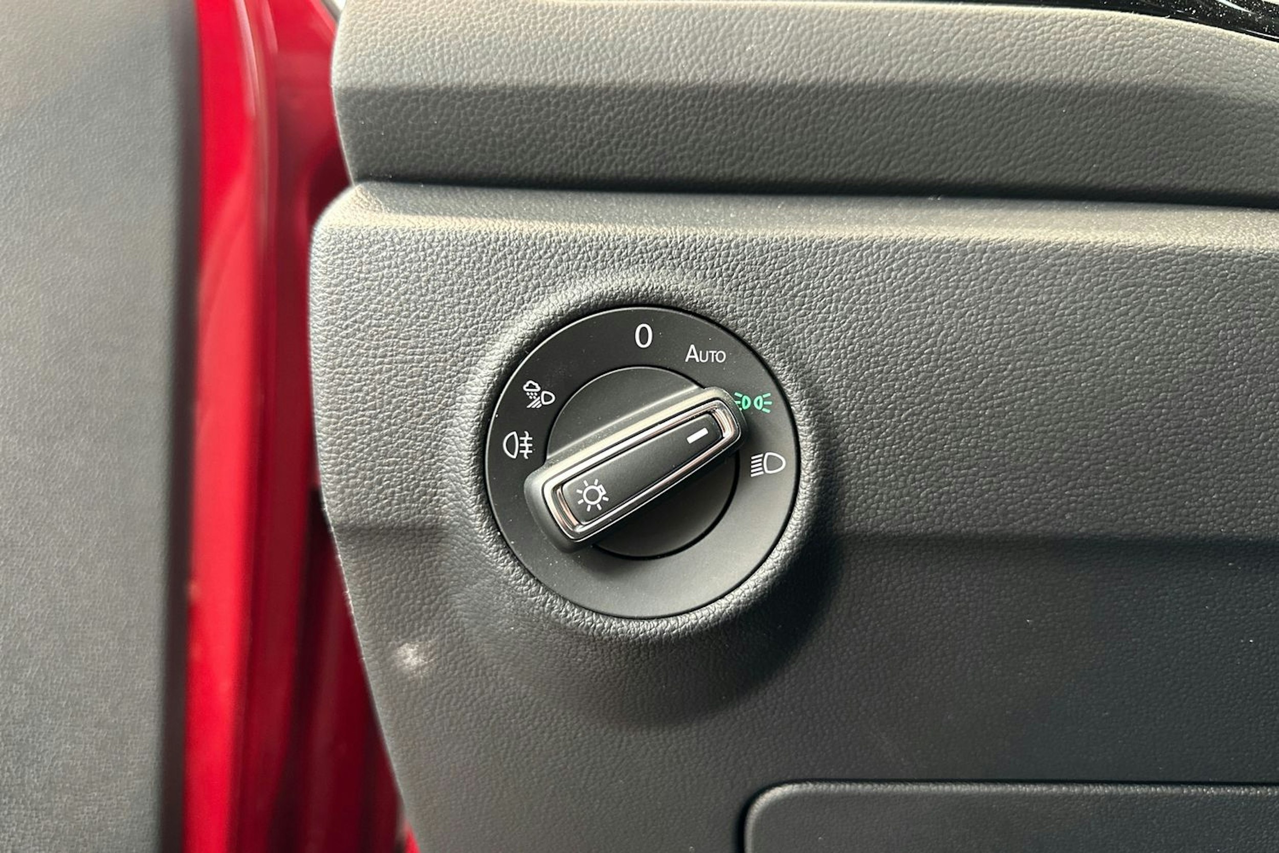 punainen Volkswagen T-Roc 2022 kuva 14.