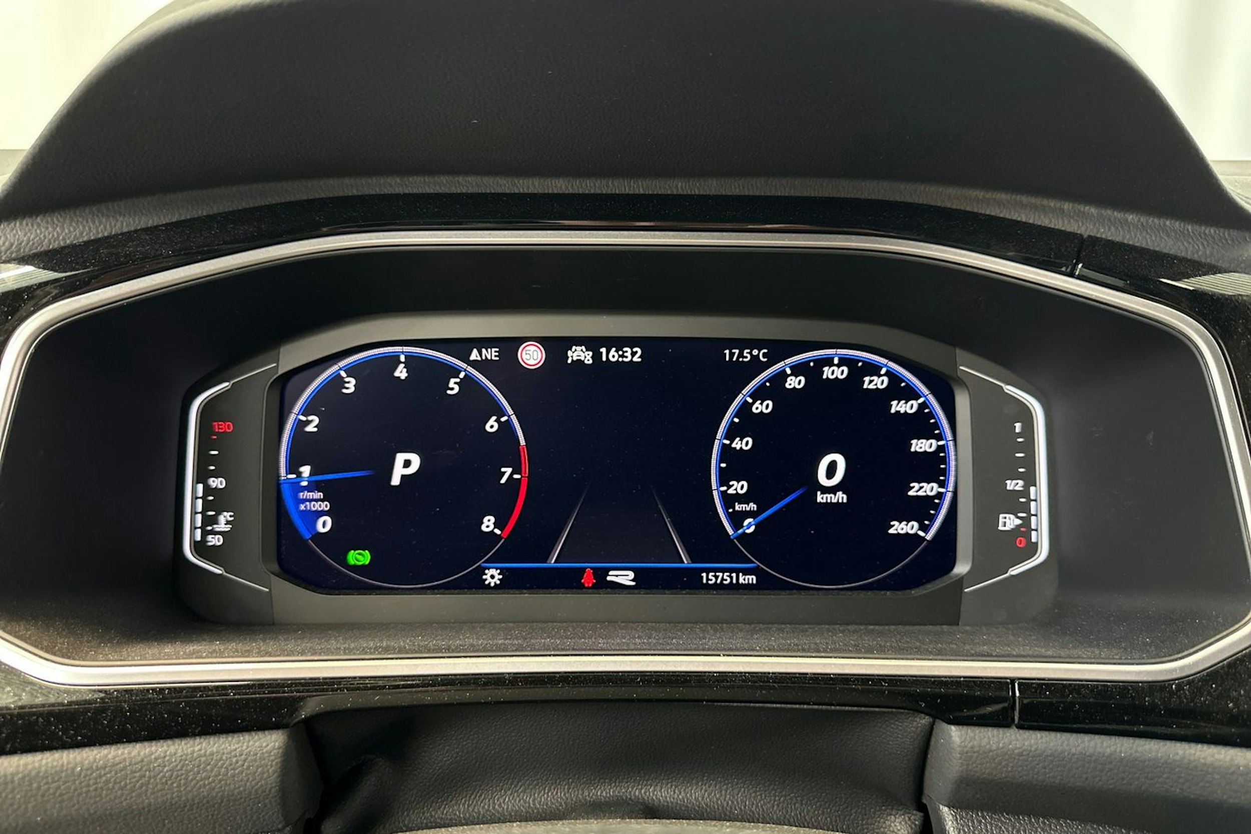punainen Volkswagen T-Roc 2022 kuva 17.