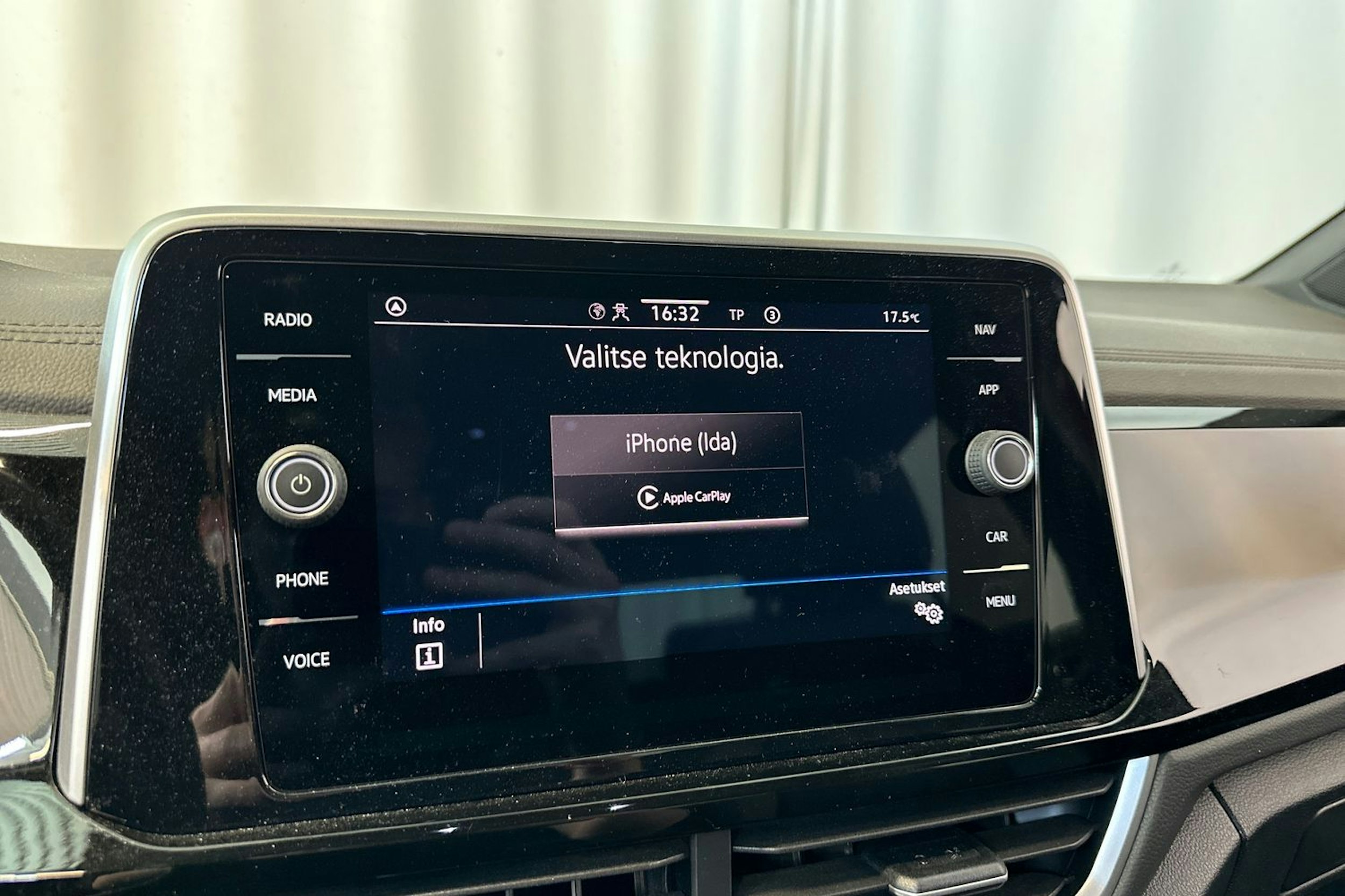 punainen Volkswagen T-Roc 2022 kuva 19.