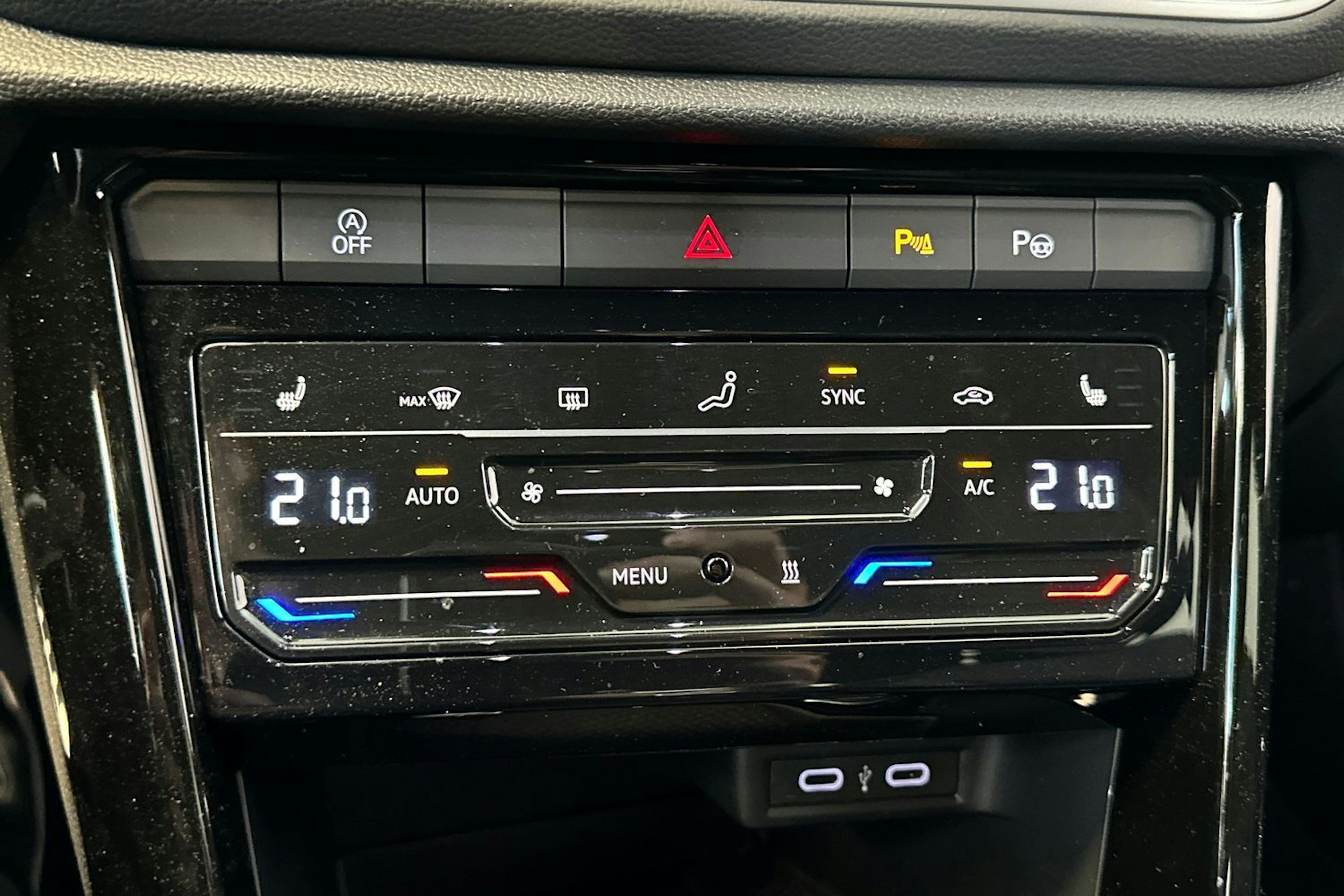 punainen Volkswagen T-Roc 2022 kuva 22.