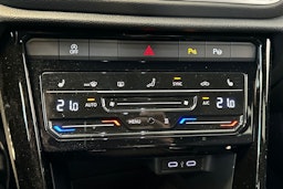 punainen Volkswagen T-Roc 2022 kuva 22.