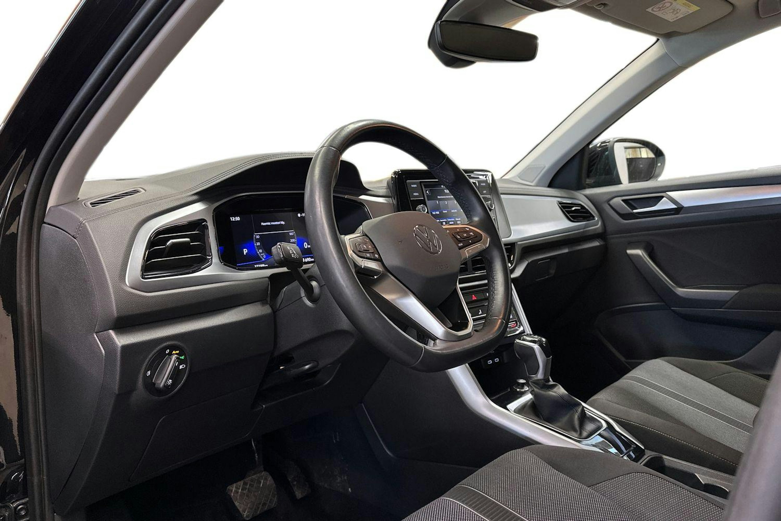musta Volkswagen T-Roc 2022 kuva 7.