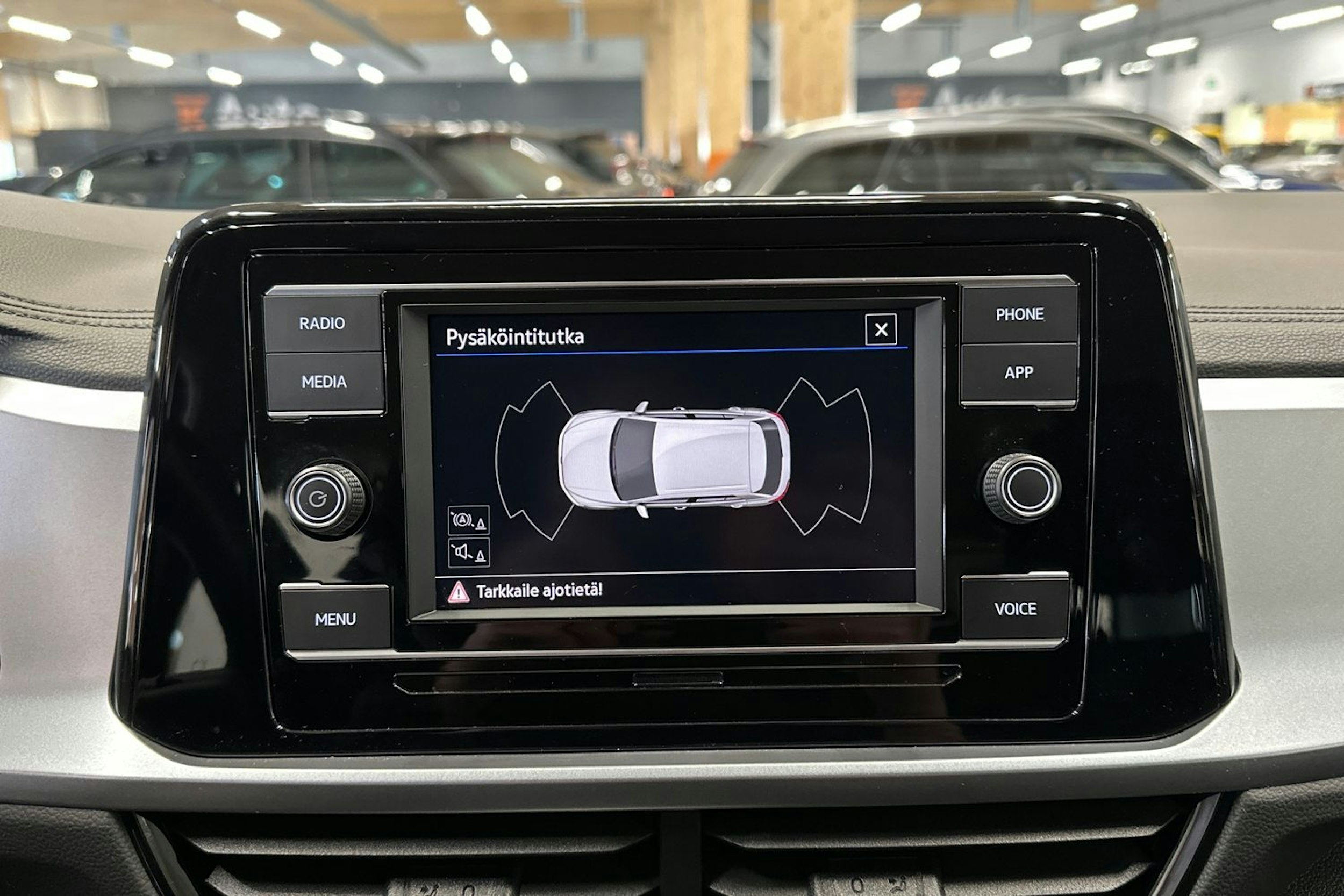 musta Volkswagen T-Roc 2022 kuva 15.