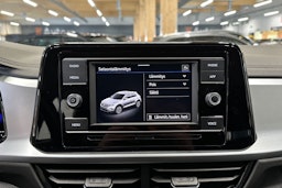 musta Volkswagen T-Roc 2022 kuva 18.