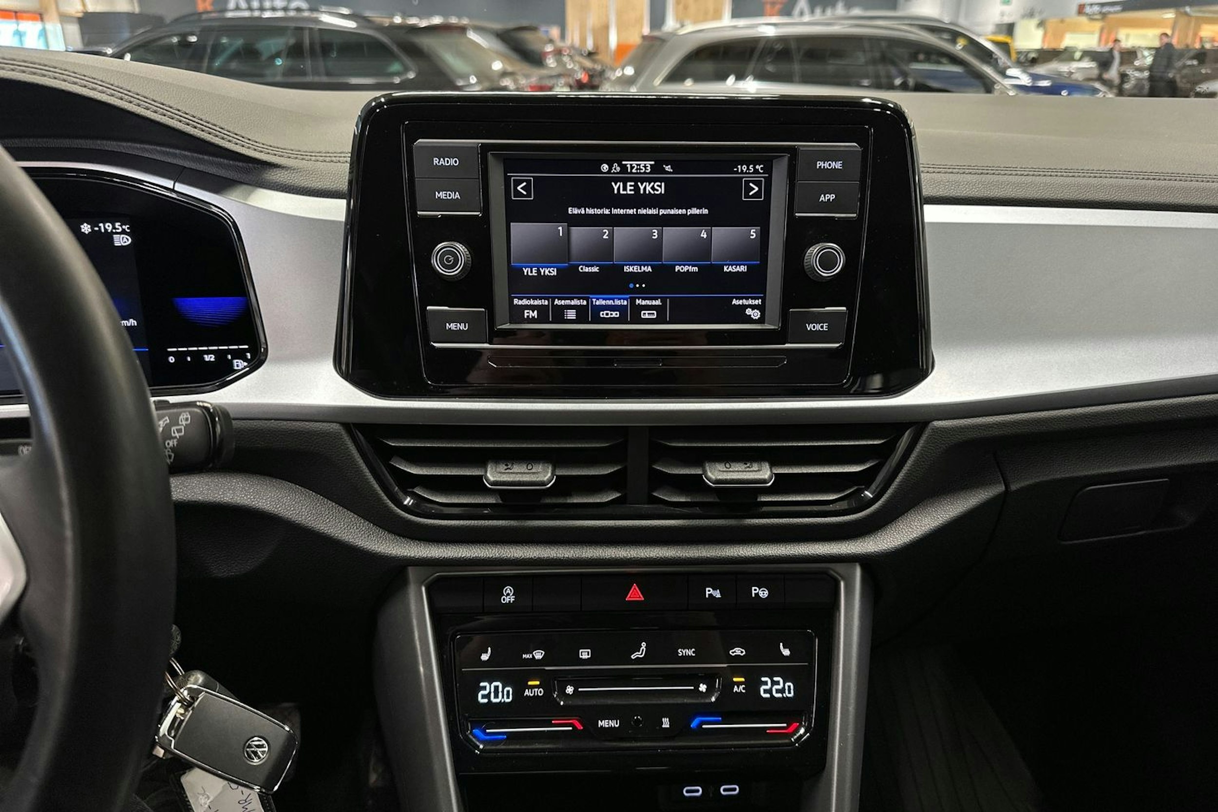 musta Volkswagen T-Roc 2022 kuva 19.