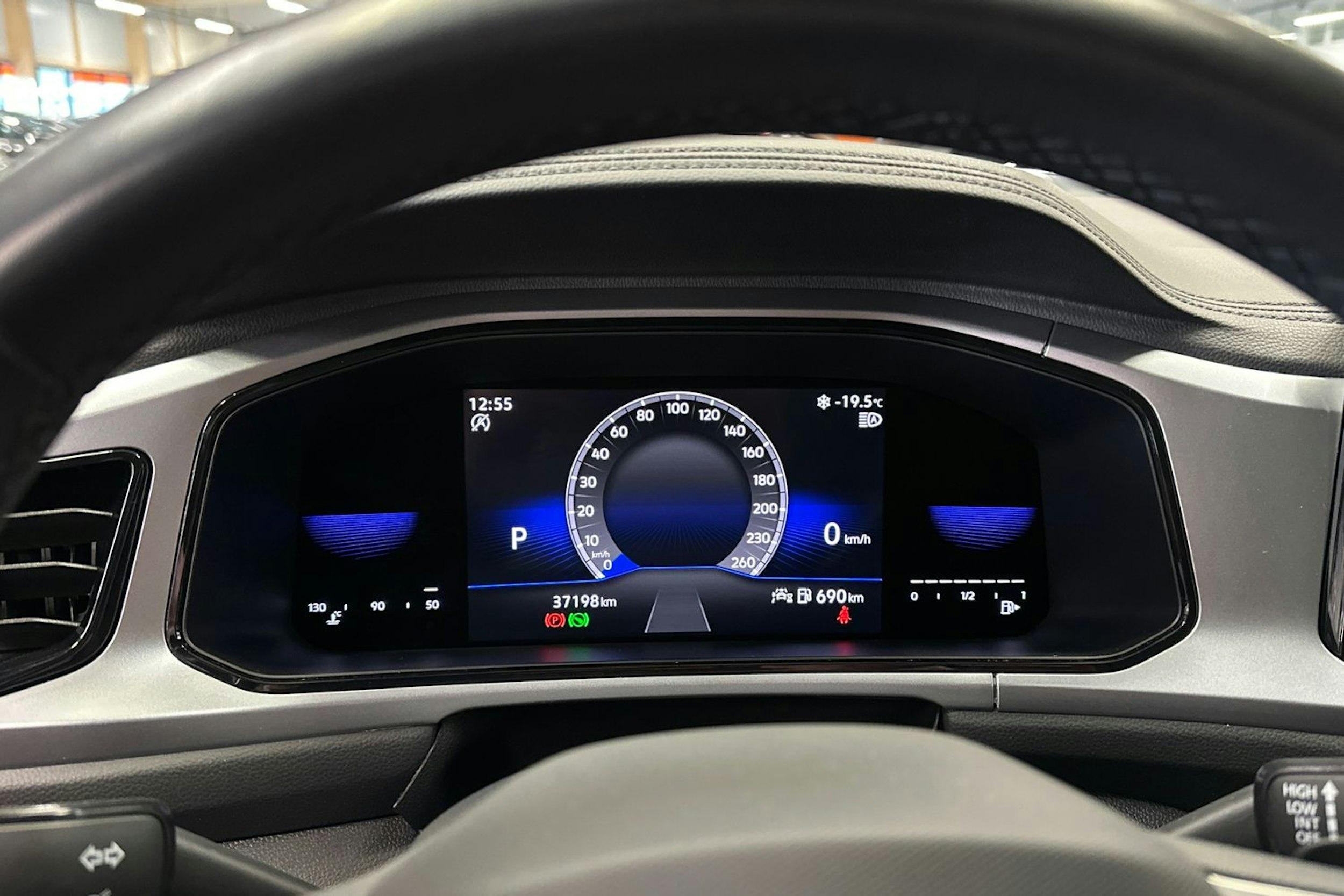 musta Volkswagen T-Roc 2022 kuva 22.