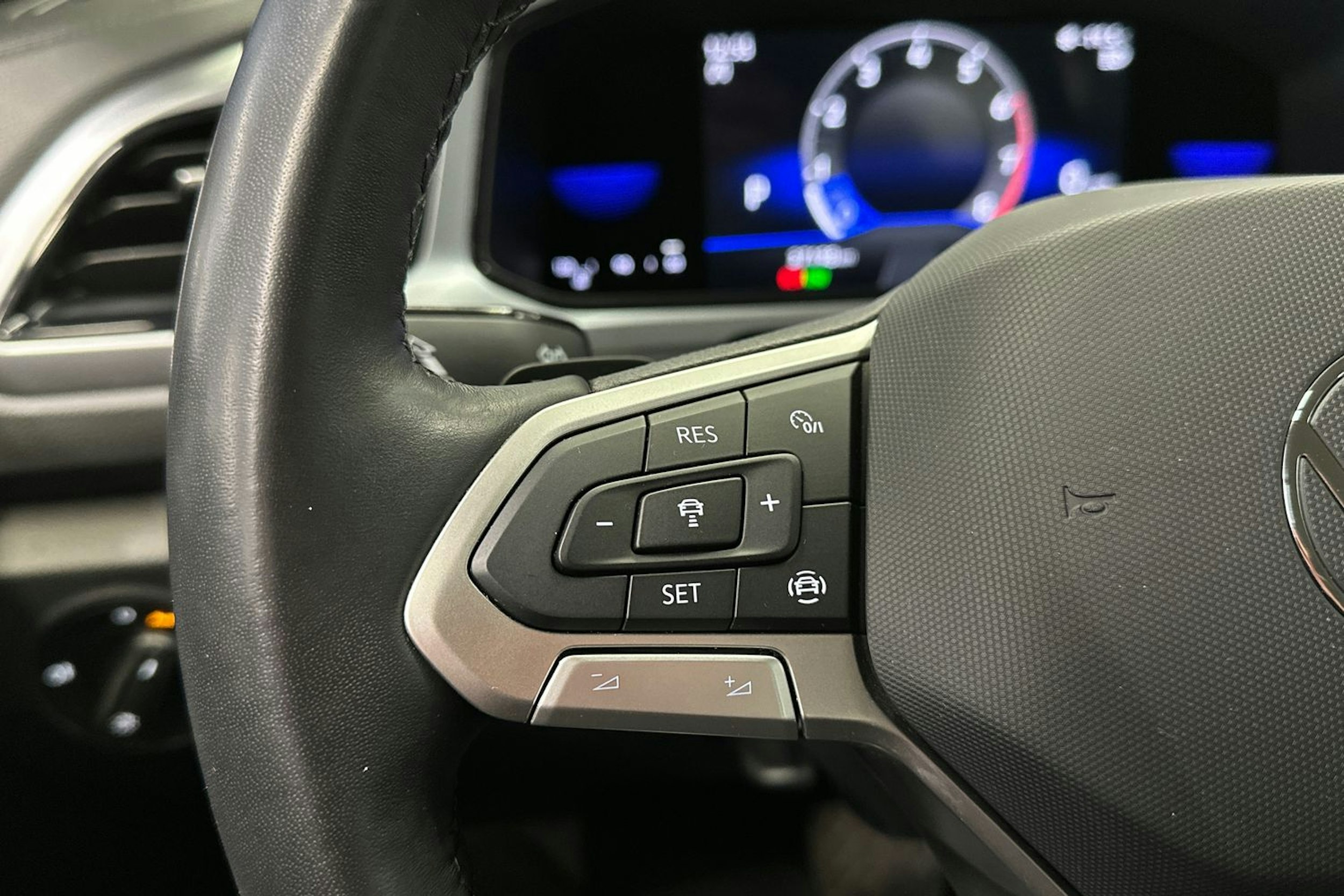 musta Volkswagen T-Roc 2022 kuva 23.