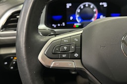 musta Volkswagen T-Roc 2022 kuva 23.