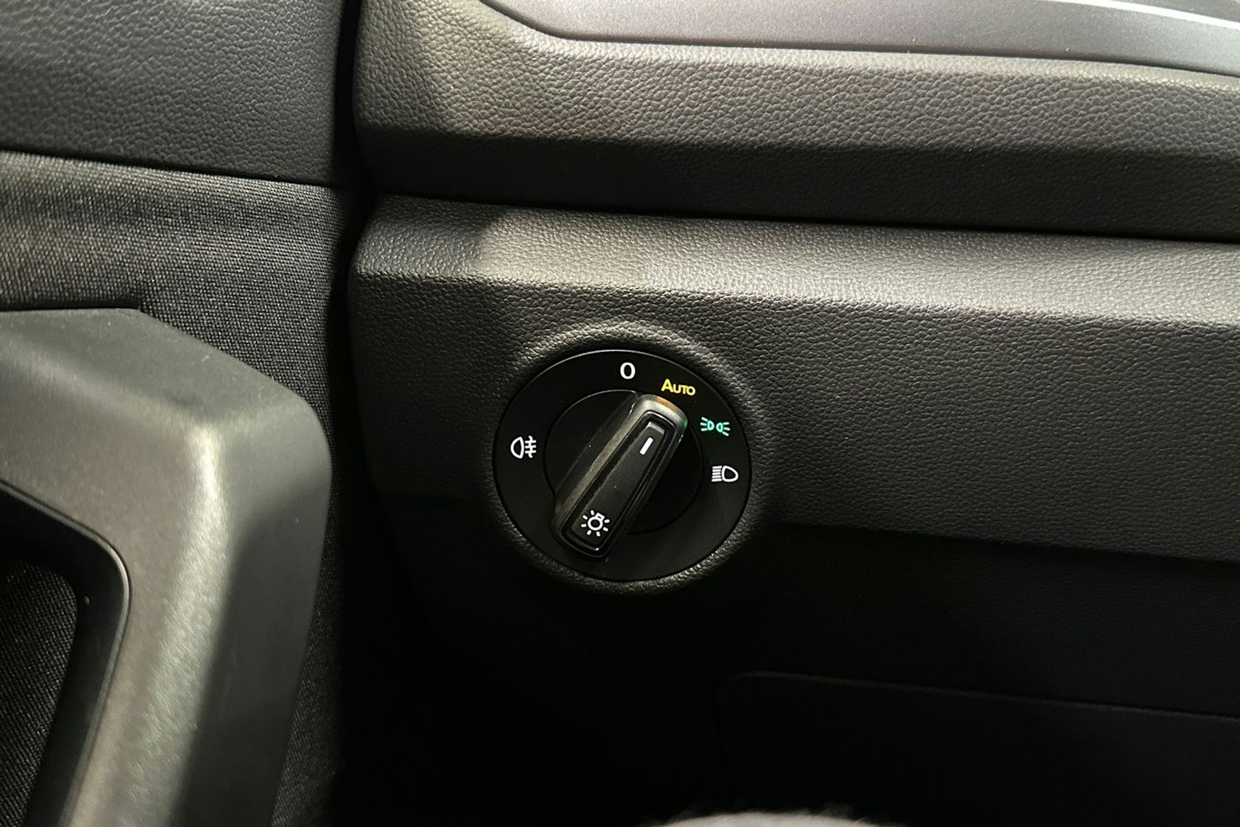 musta Volkswagen T-Roc 2022 kuva 25.