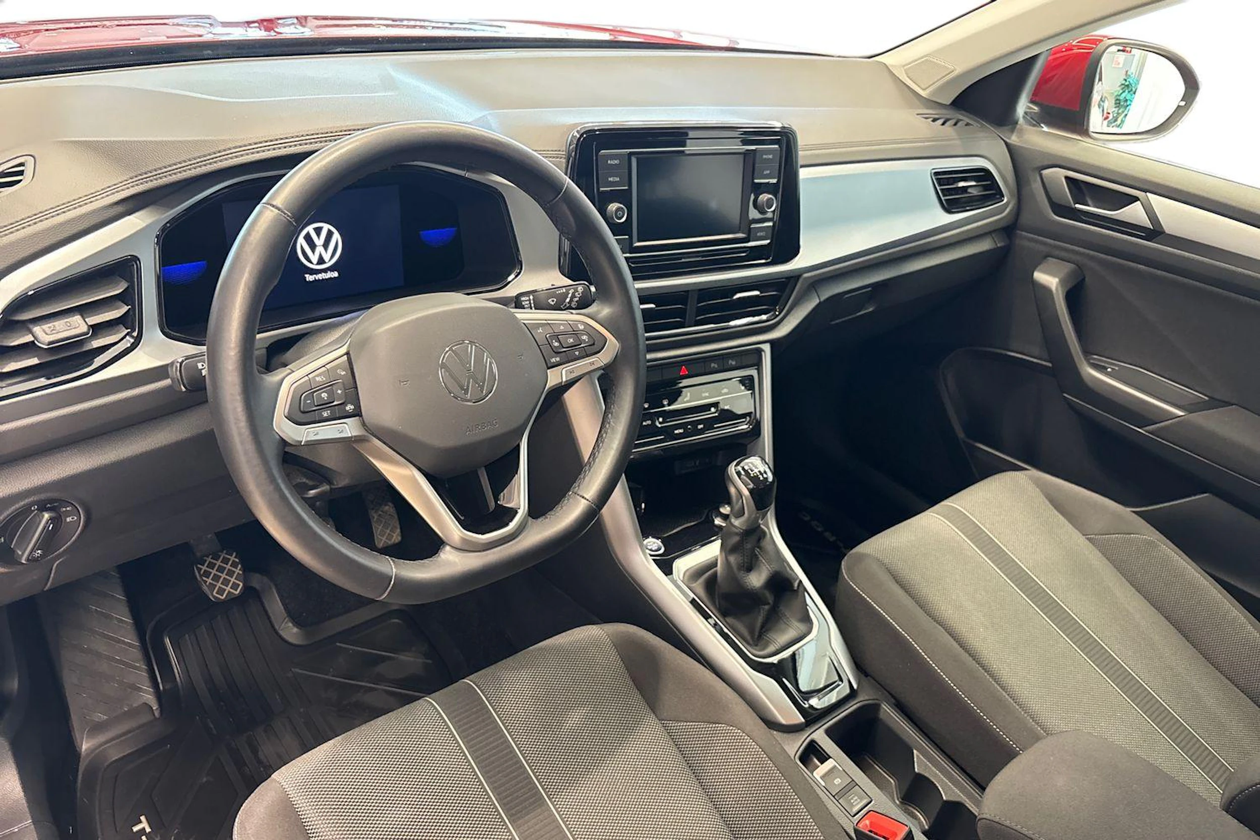 Punainen Volkswagen T-Roc 2022 kuva 8.