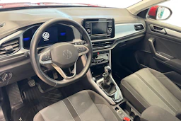 Punainen Volkswagen T-Roc 2022 kuva 8.