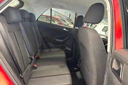Punainen Volkswagen T-Roc 2022 kuva 13.