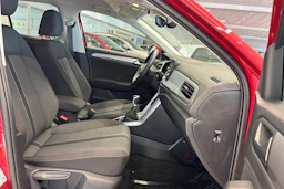 Punainen Volkswagen T-Roc 2022 kuva 15.