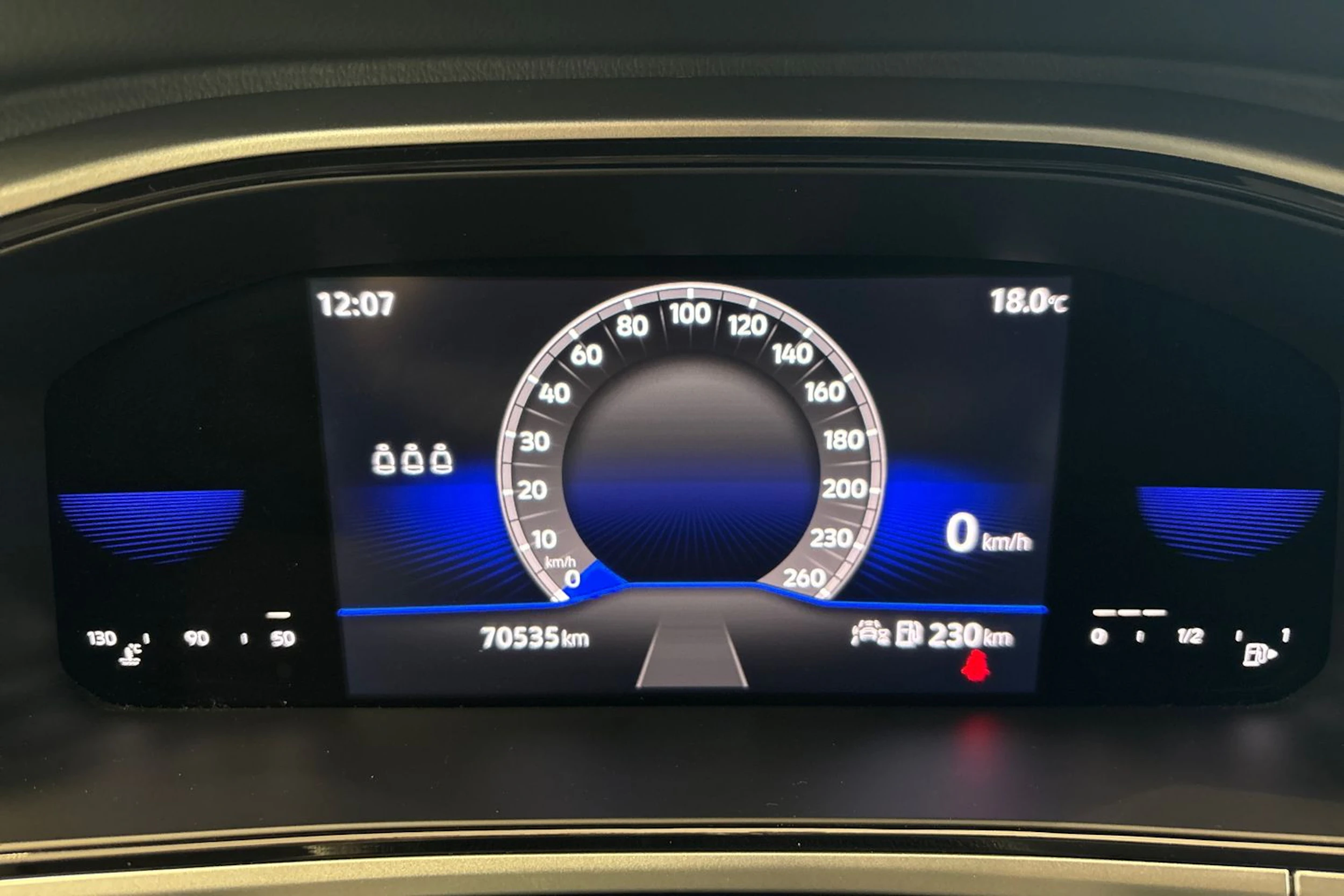 Punainen Volkswagen T-Roc 2022 kuva 17.