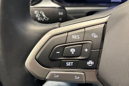 Punainen Volkswagen T-Roc 2022 kuva 18.