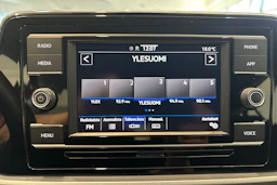 Punainen Volkswagen T-Roc 2022 kuva 21.