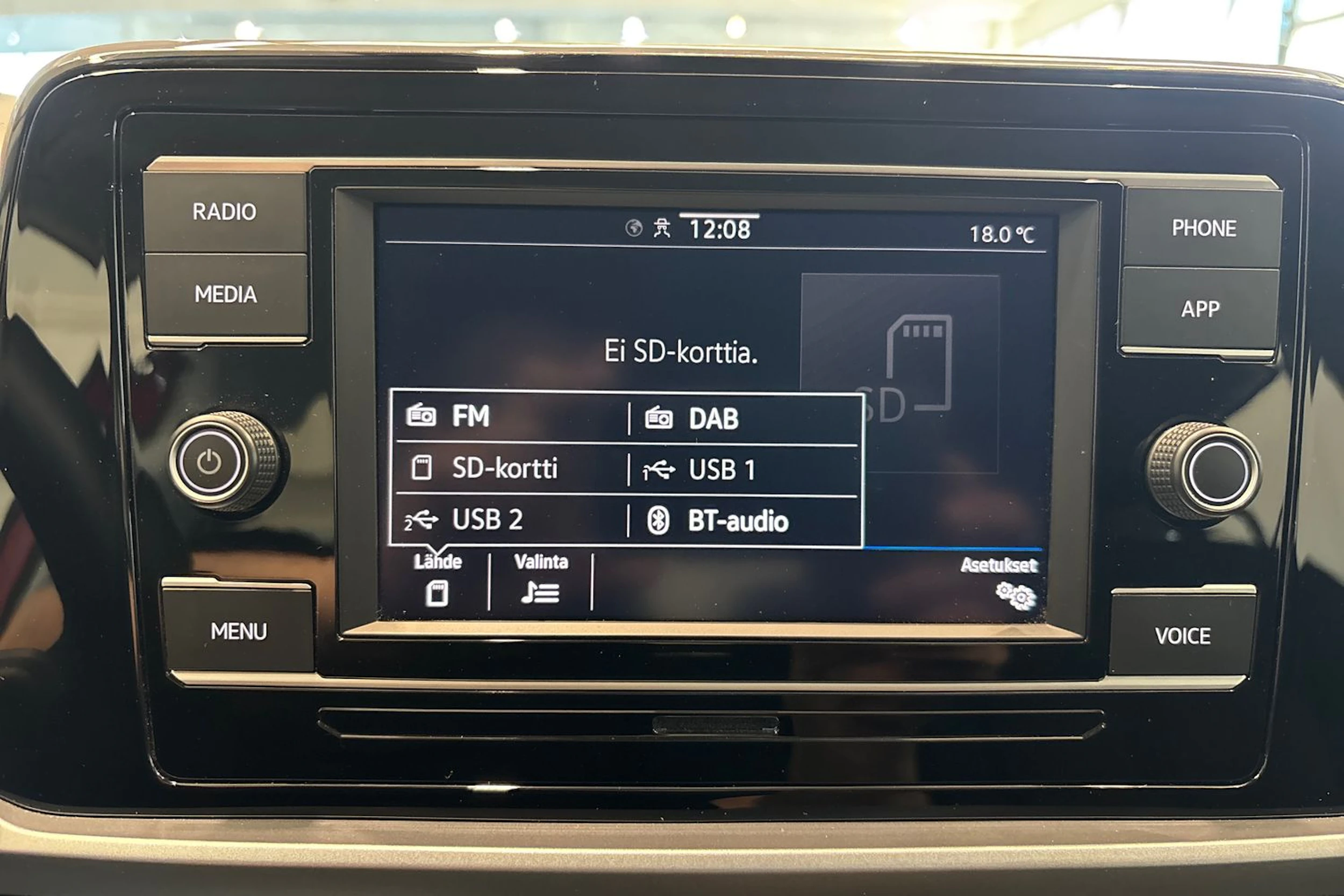 Punainen Volkswagen T-Roc 2022 kuva 23.