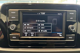 Punainen Volkswagen T-Roc 2022 kuva 23.