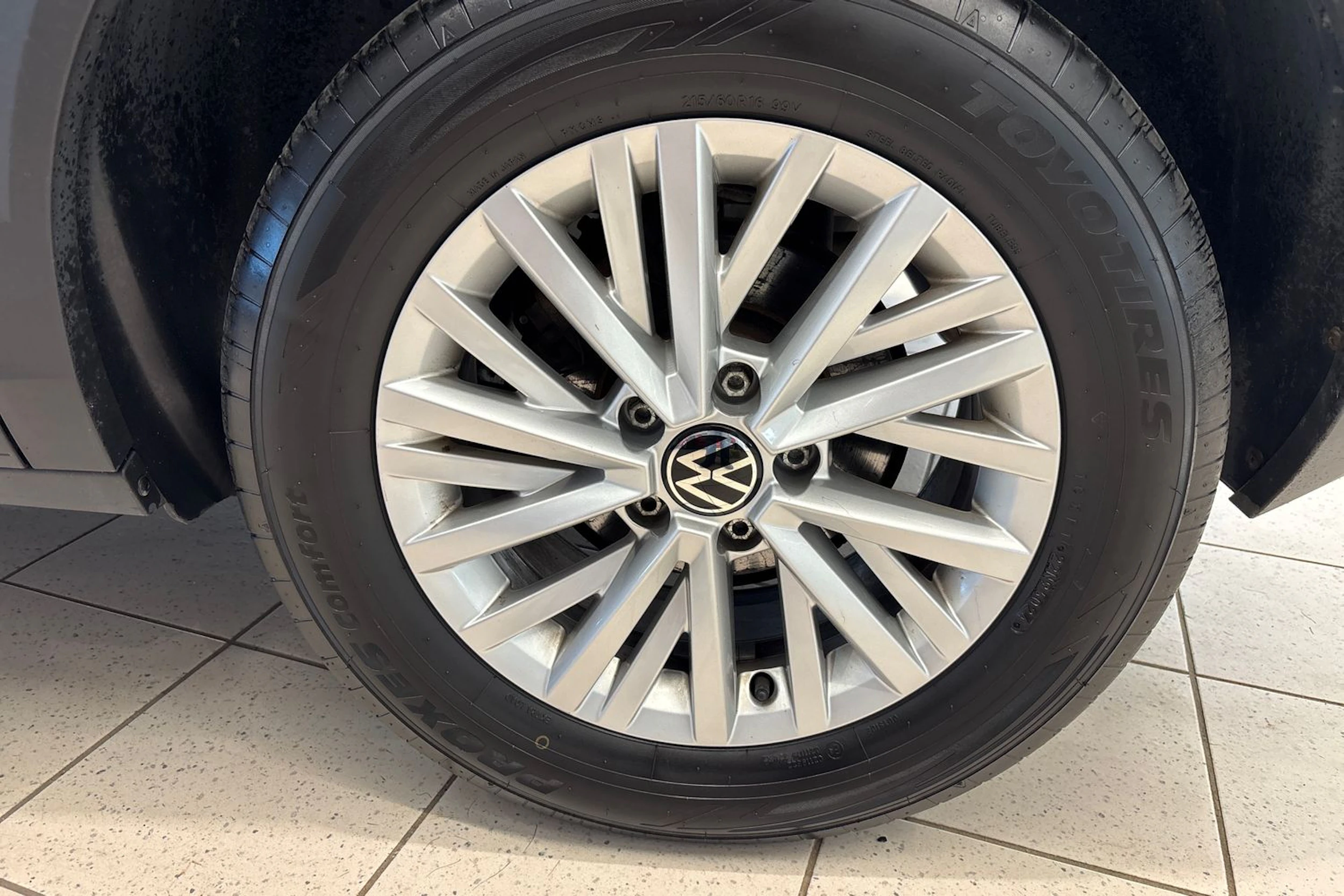 Punainen Volkswagen T-Roc 2022 kuva 27.