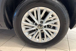 Punainen Volkswagen T-Roc 2022 kuva 27.