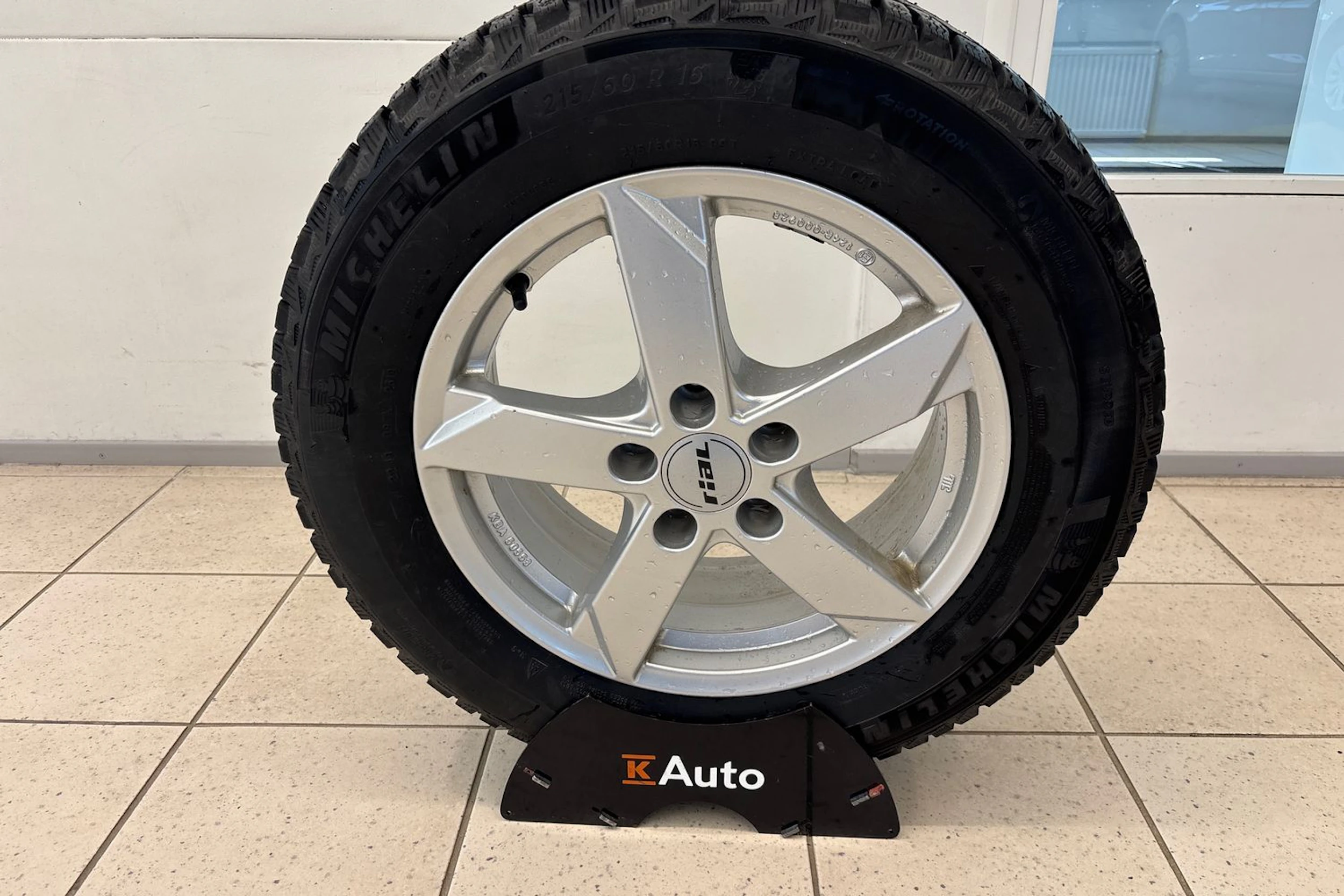 Punainen Volkswagen T-Roc 2022 kuva 29.