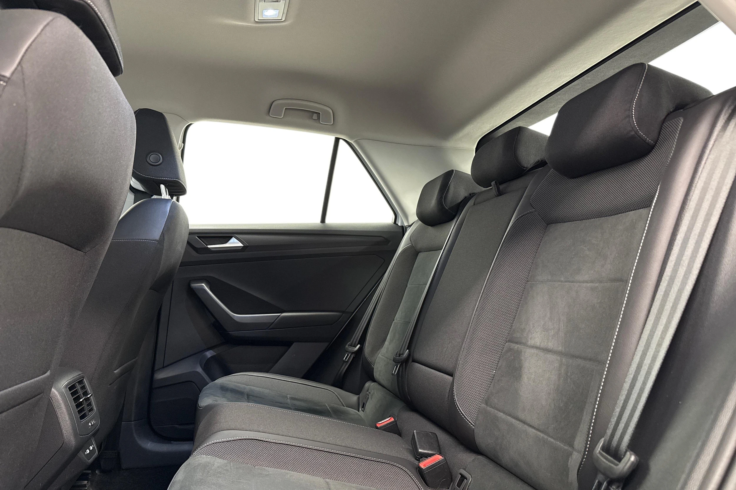 valkoinen Volkswagen T-Roc 2022 kuva 11.