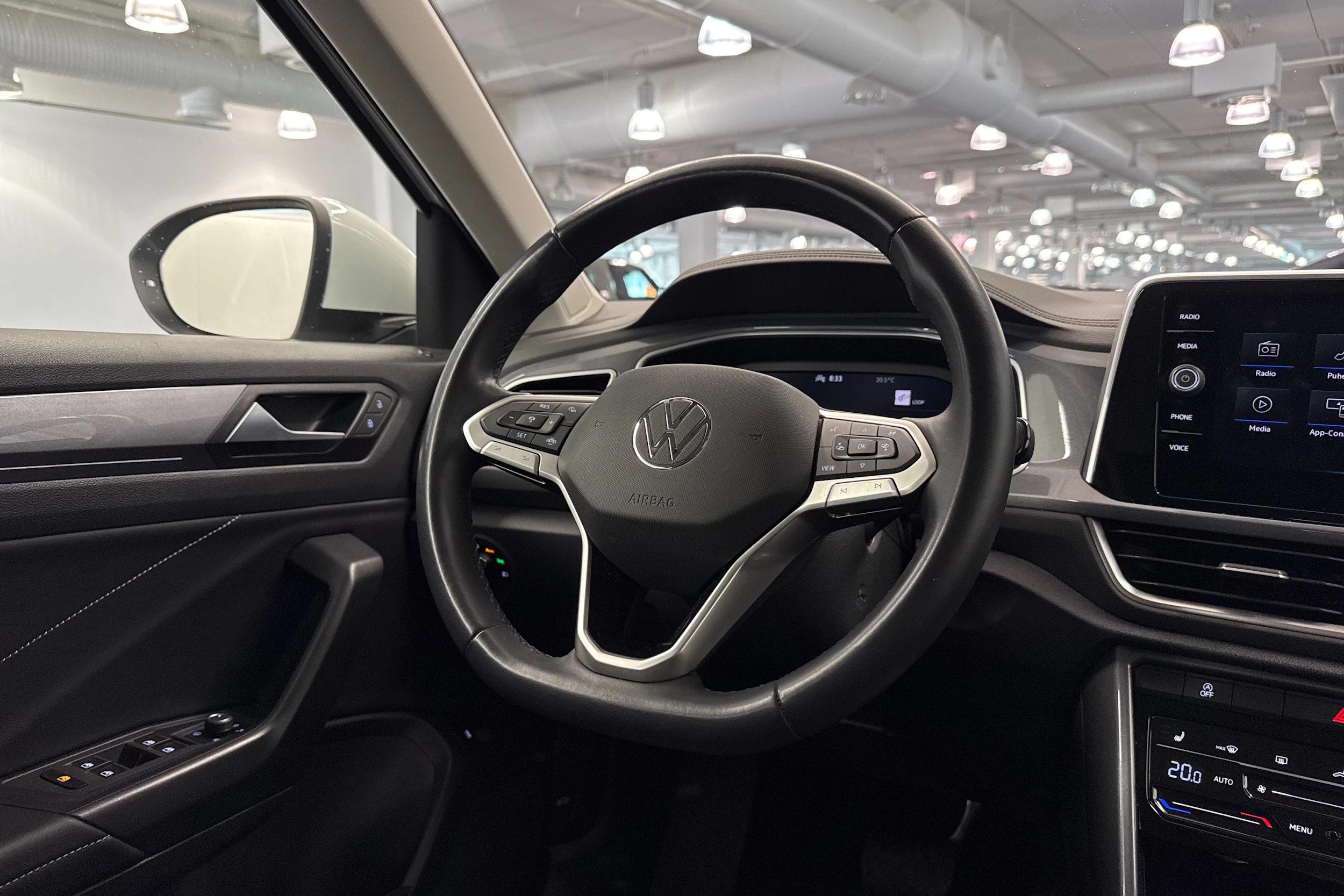 valkoinen Volkswagen T-Roc 2022 kuva 18.