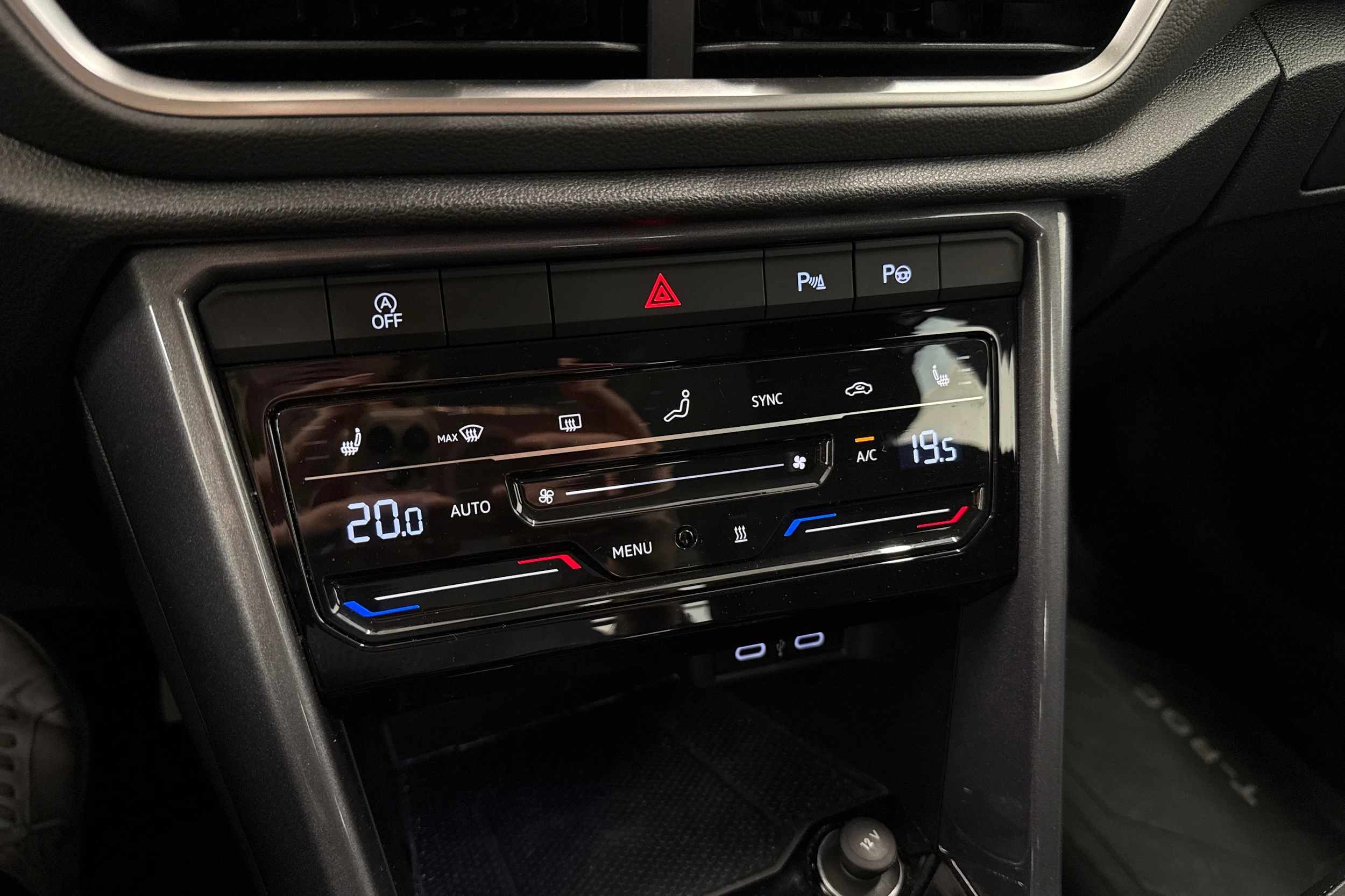 valkoinen Volkswagen T-Roc 2022 kuva 24.
