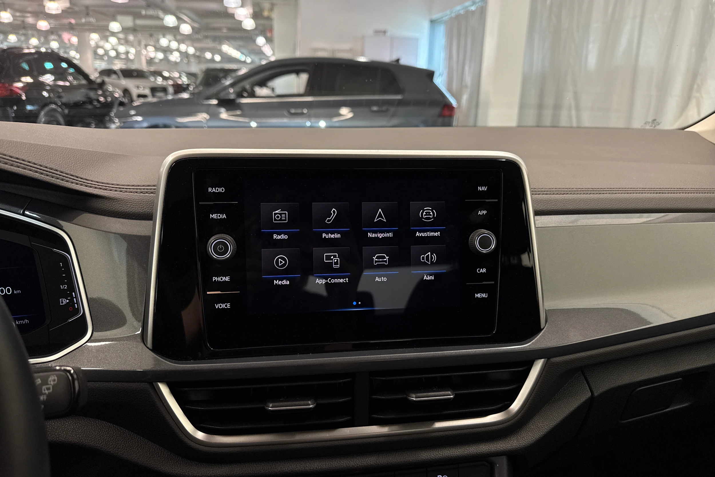 valkoinen Volkswagen T-Roc 2022 kuva 25.