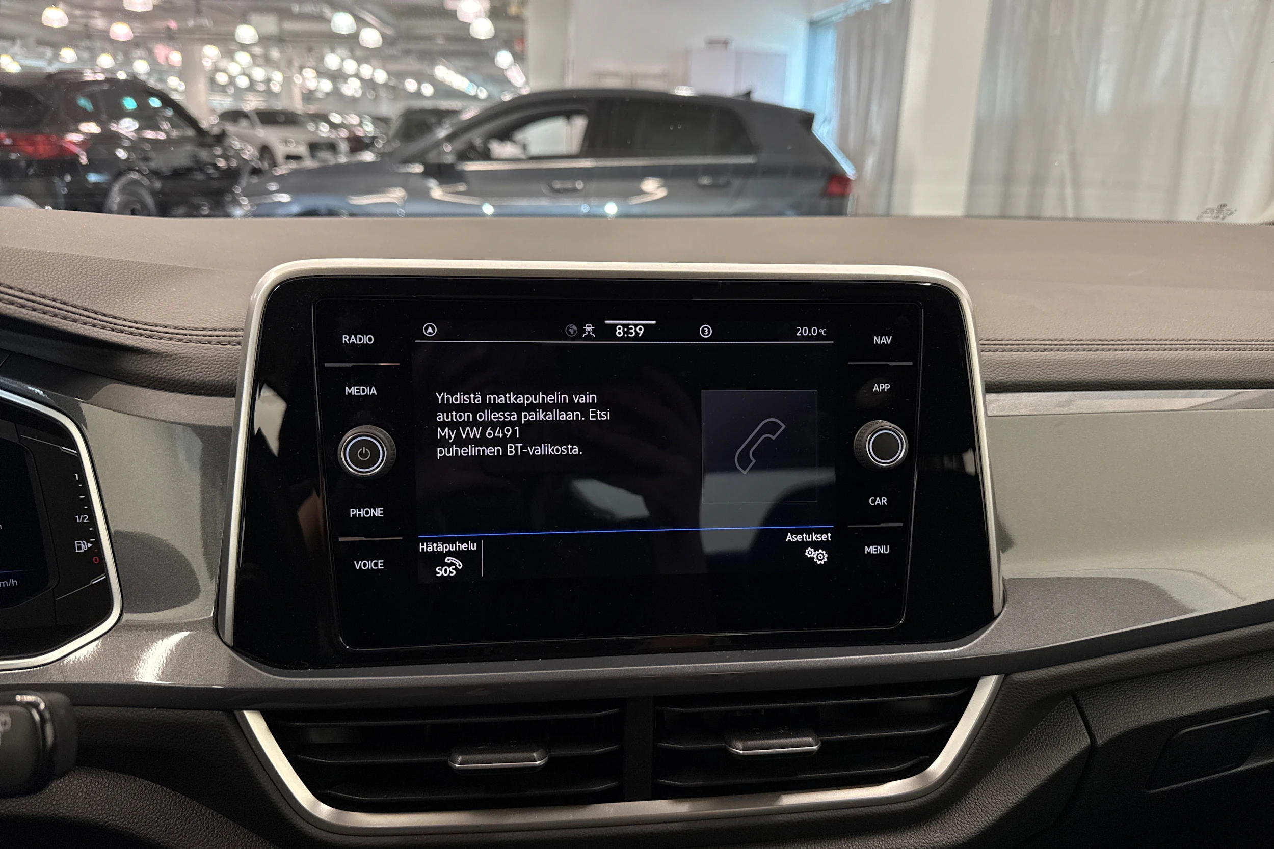 valkoinen Volkswagen T-Roc 2022 kuva 29.